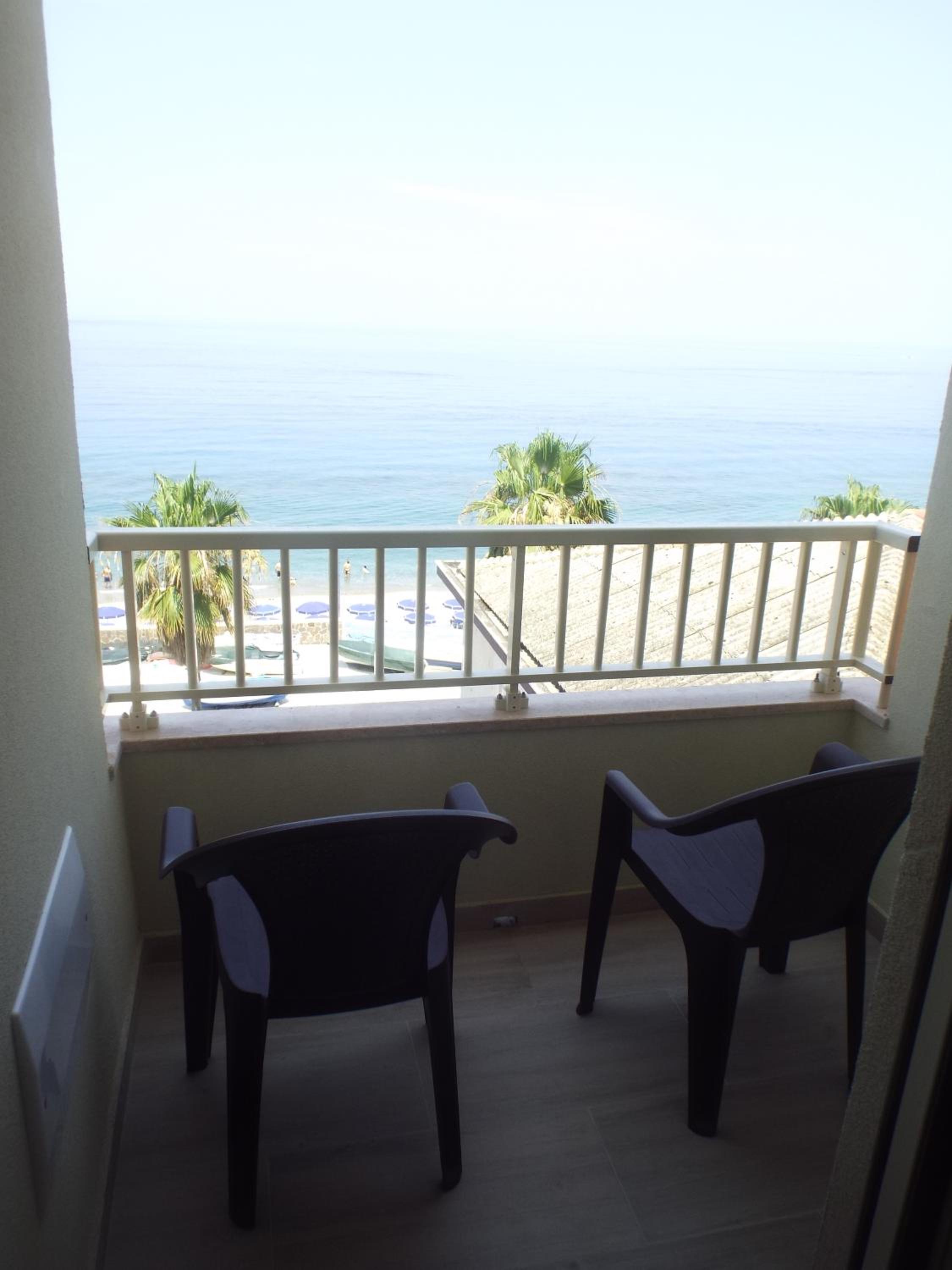 Deluxe Double Room With Balcony And Sea View photo 3