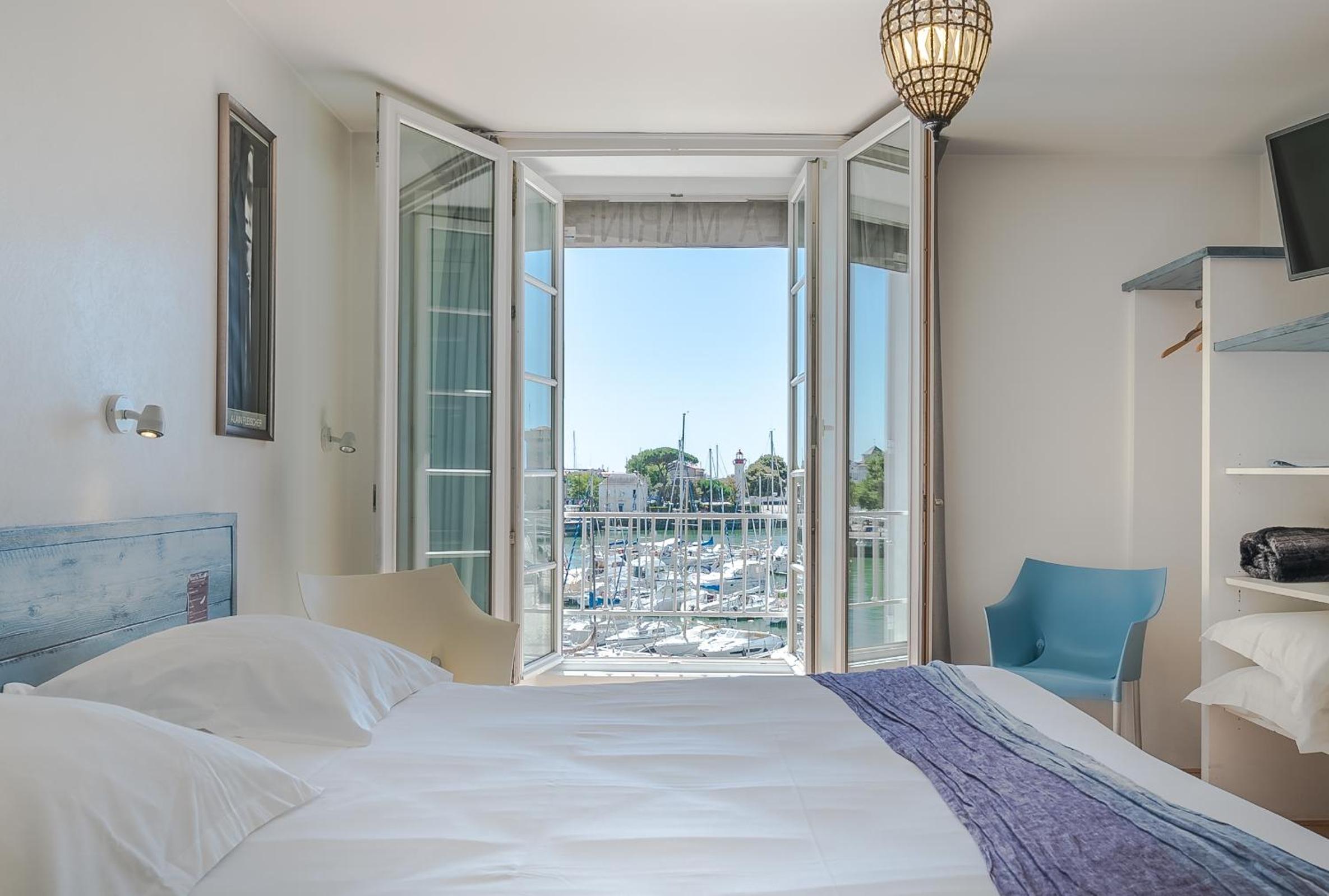 Medium Double Room - Port Side