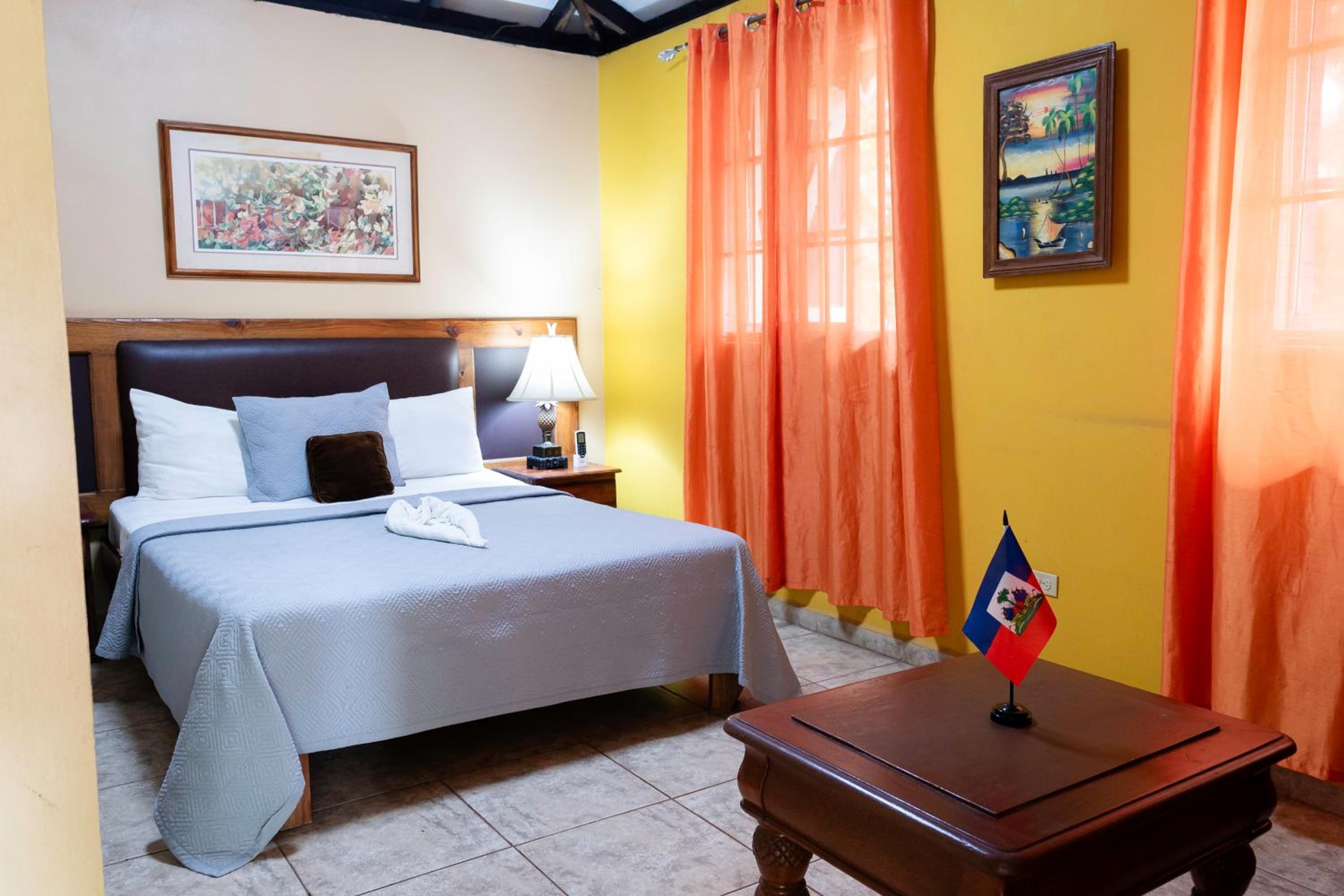 Standard Queen Room