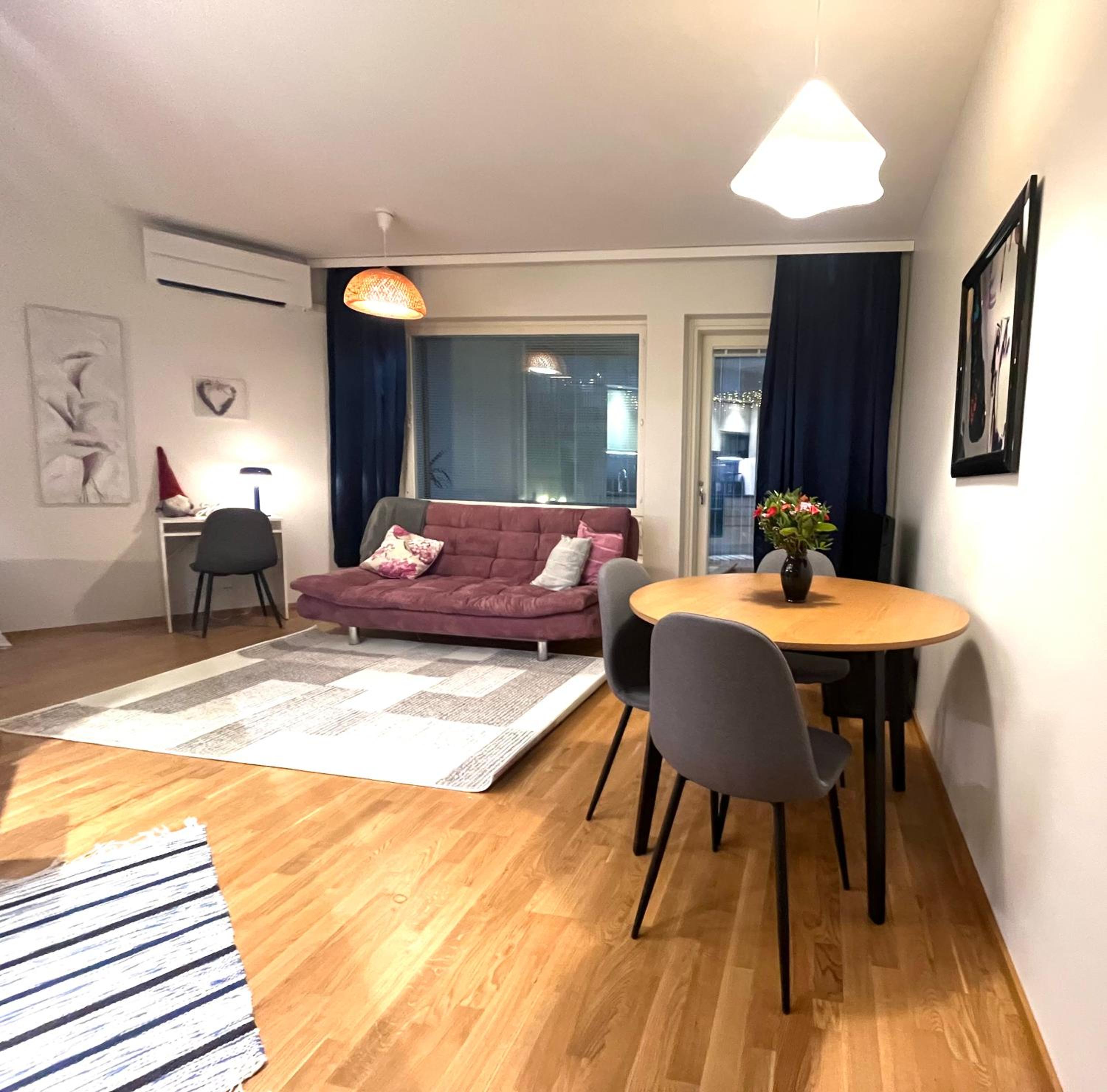 One-Bedroom Apartment photo 1