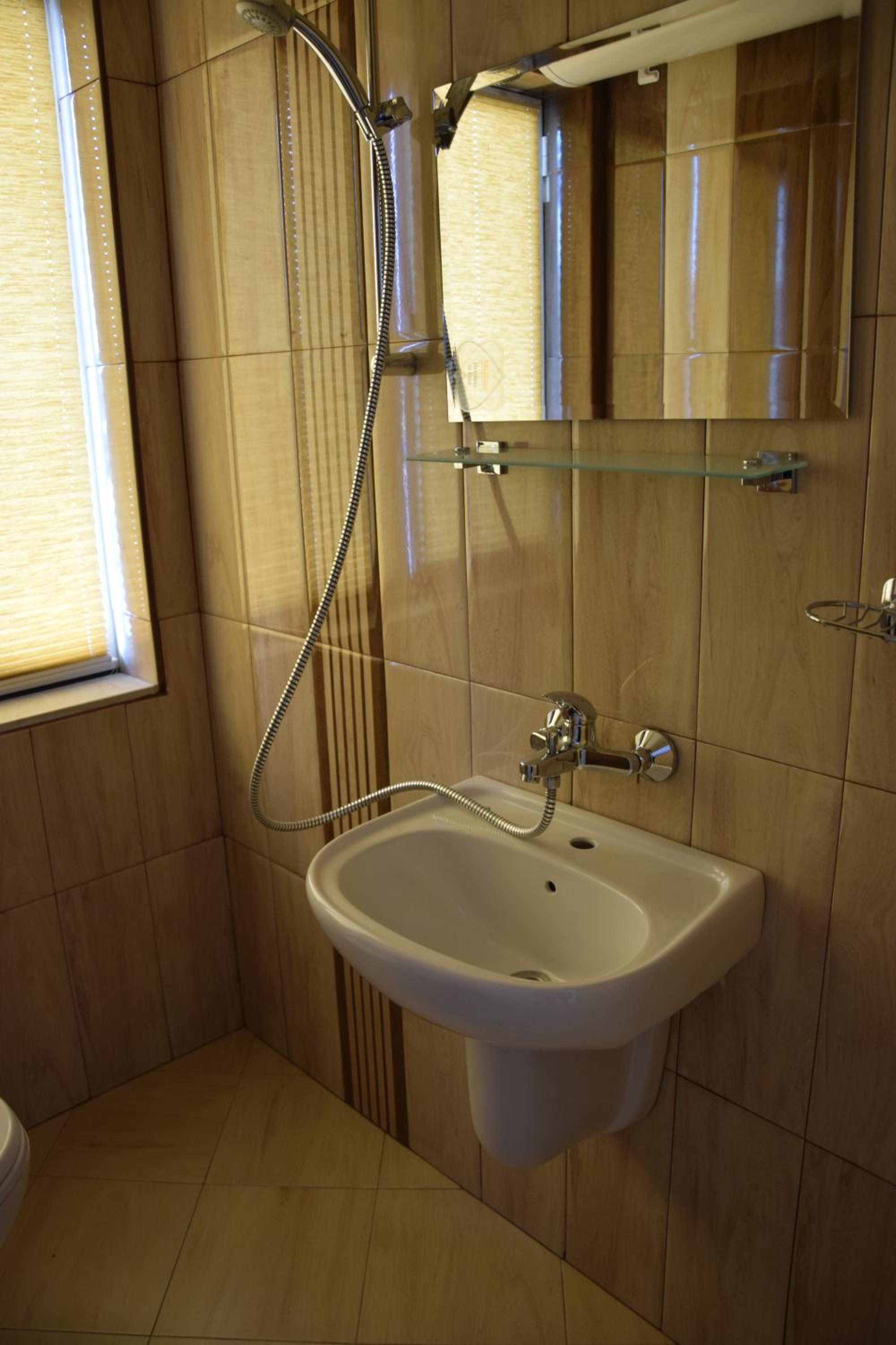Standard Double Room - Photo 5