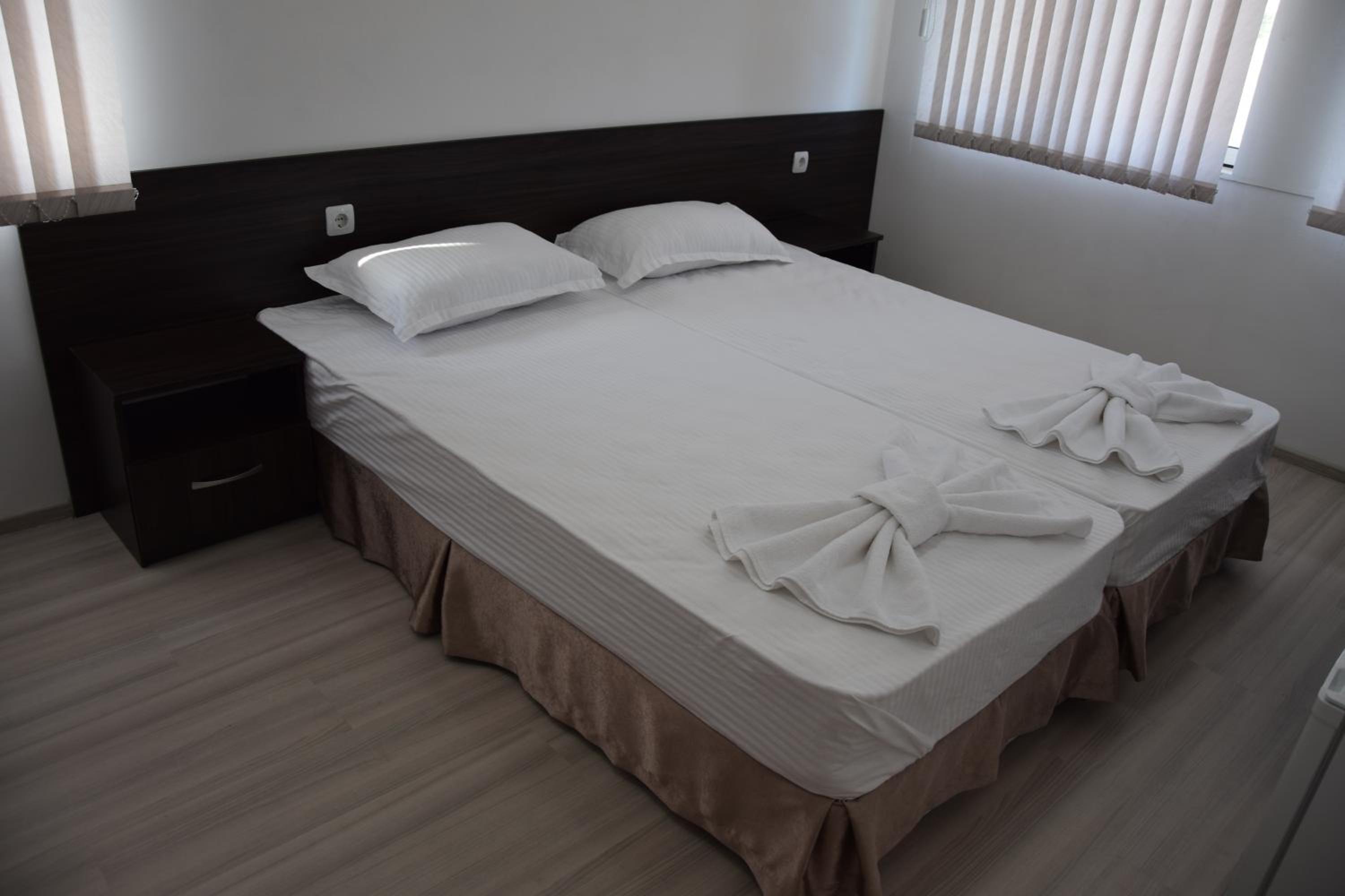 Standard Double Room - Photo 8