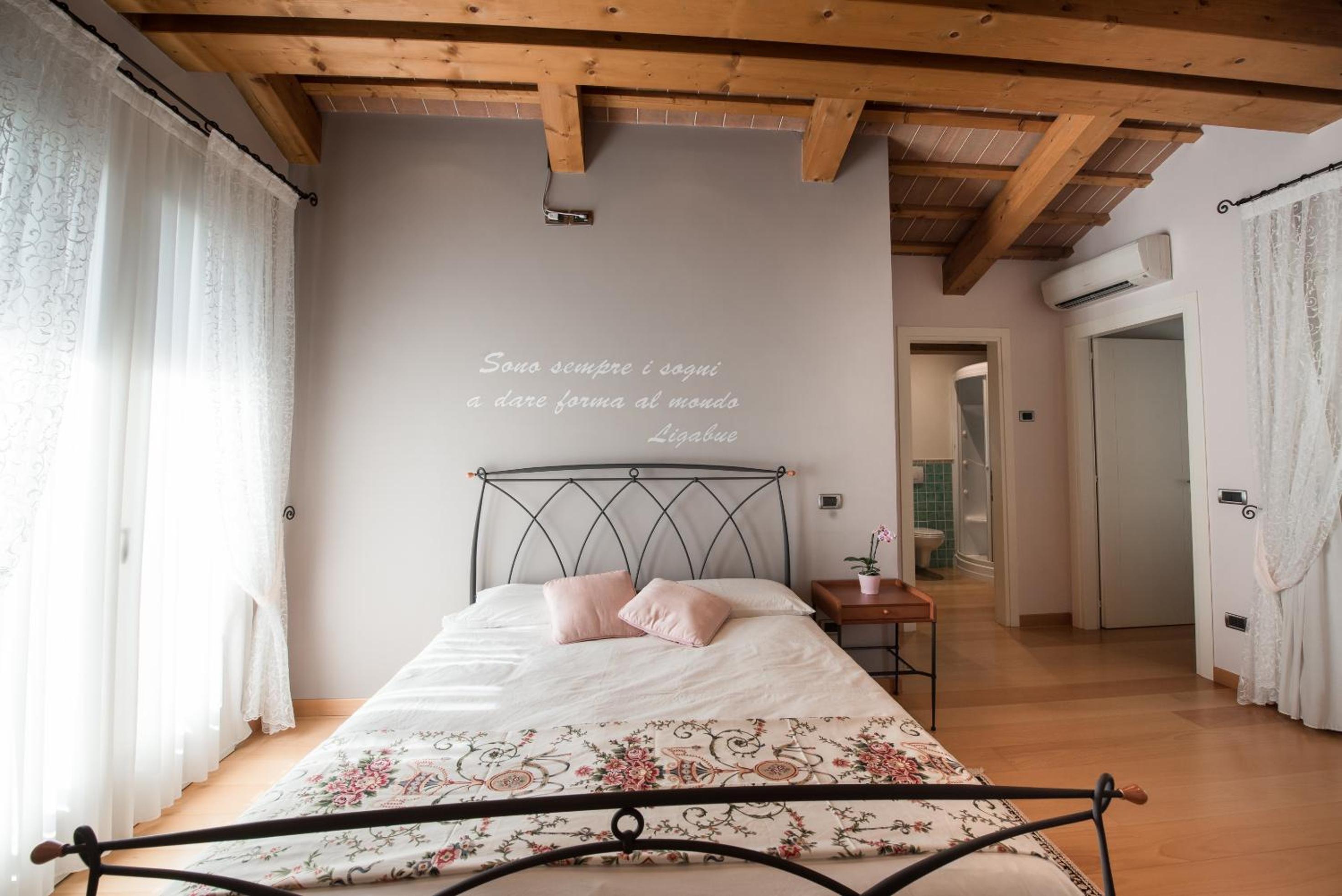 Triple Room with Private Bathroom photo 1