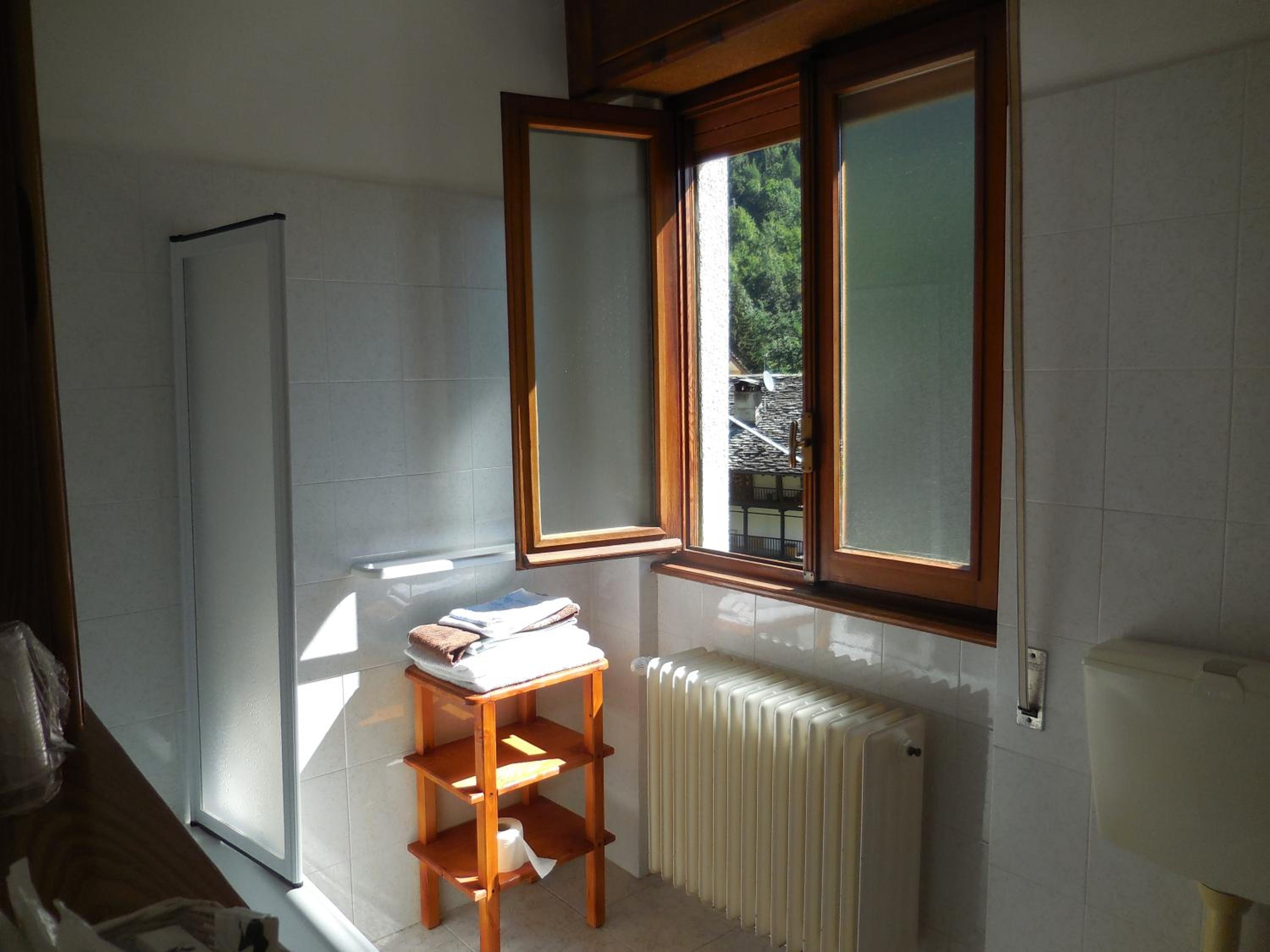 Double or Twin Room with Bathroom - Photo 6