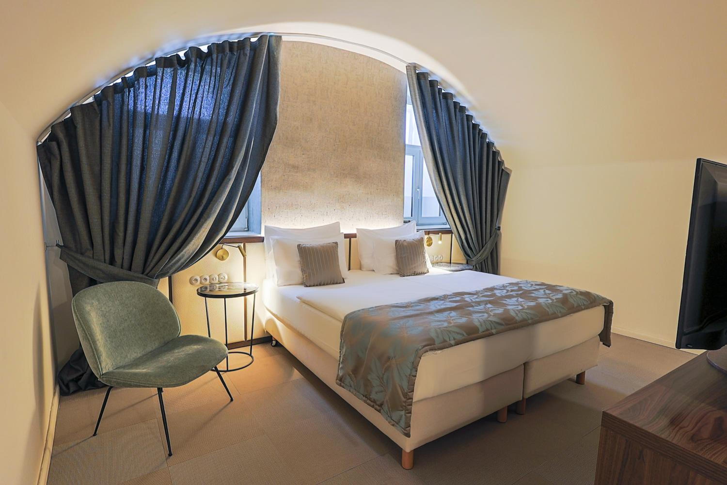 Double or Twin Room thumbnail 6