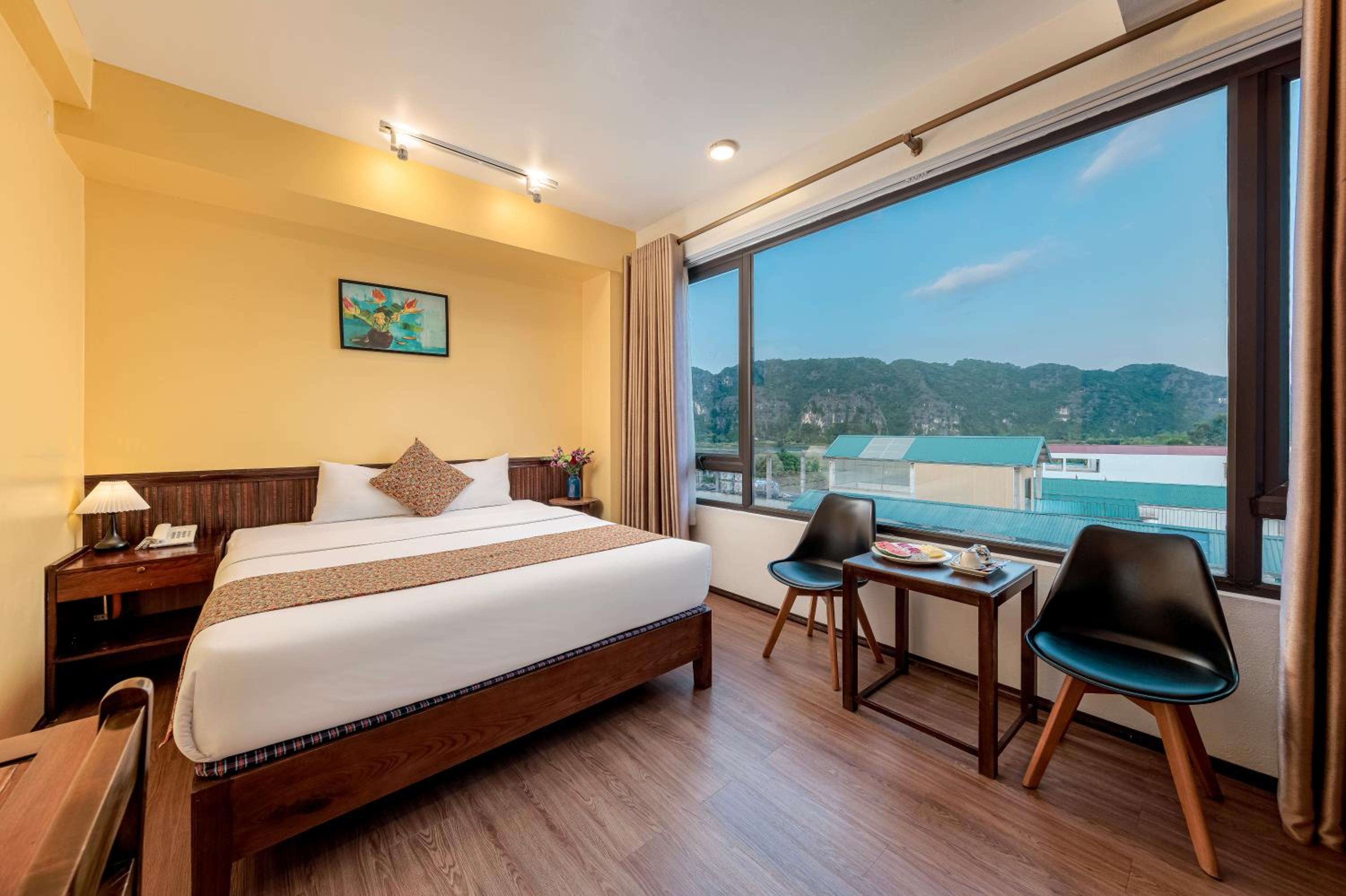 Queen Room with Garden View