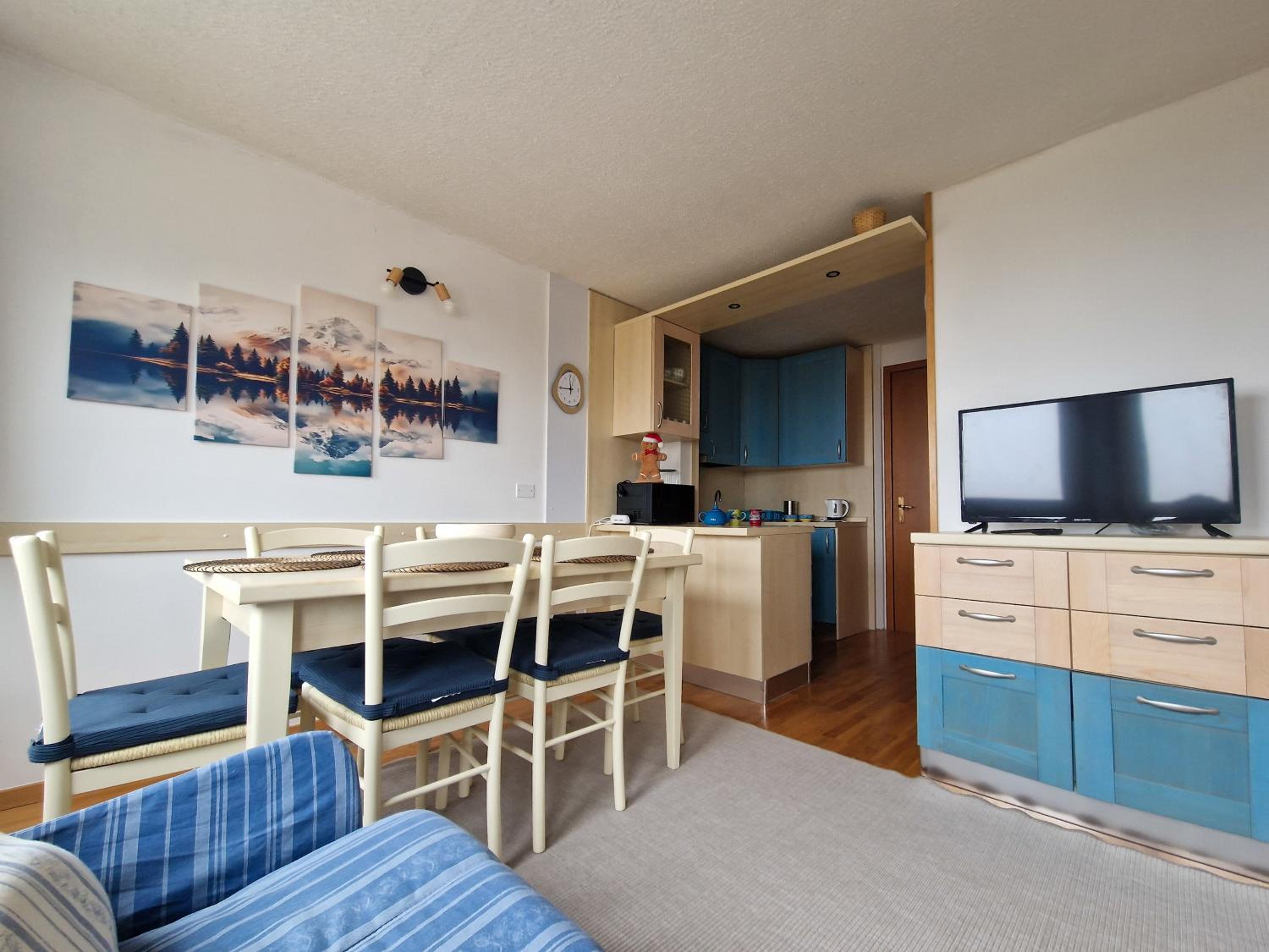 Family Two-Bedroom Apartment with View photo 3
