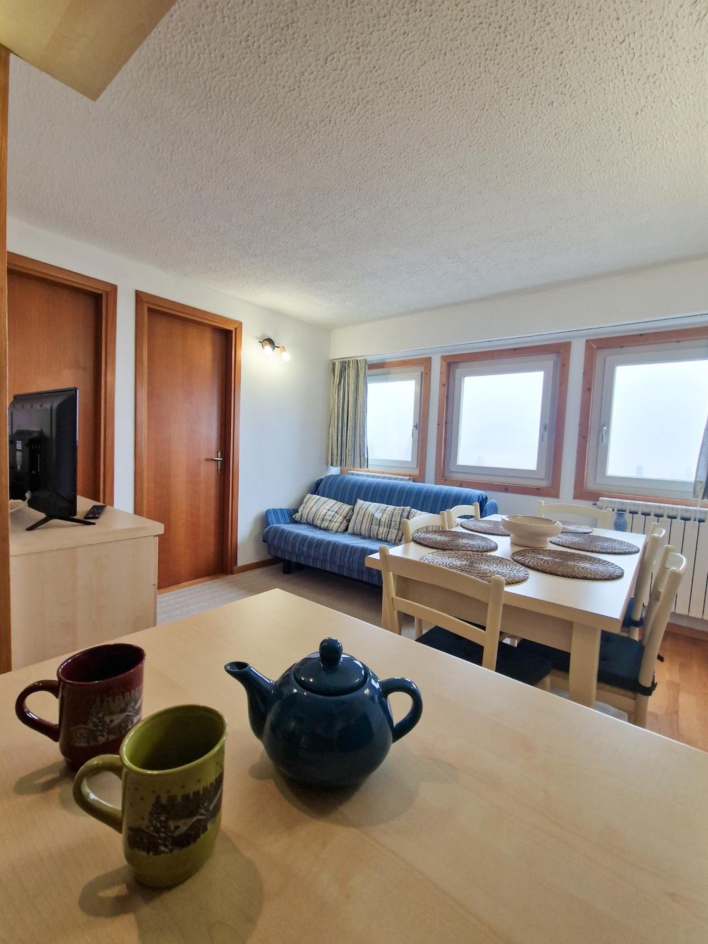 Family Two-Bedroom Apartment with View photo 2