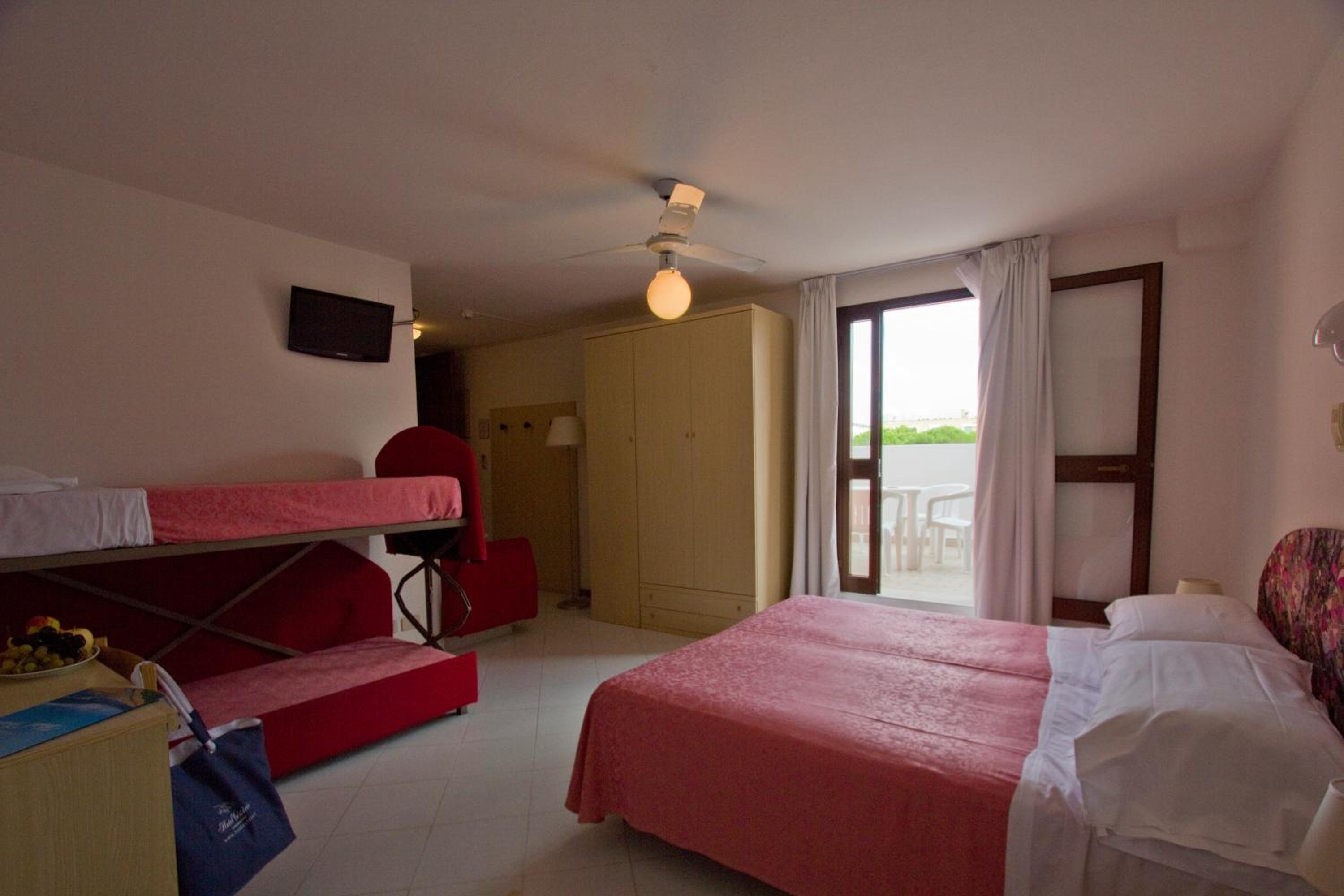 Deluxe Family Room - Photo 1