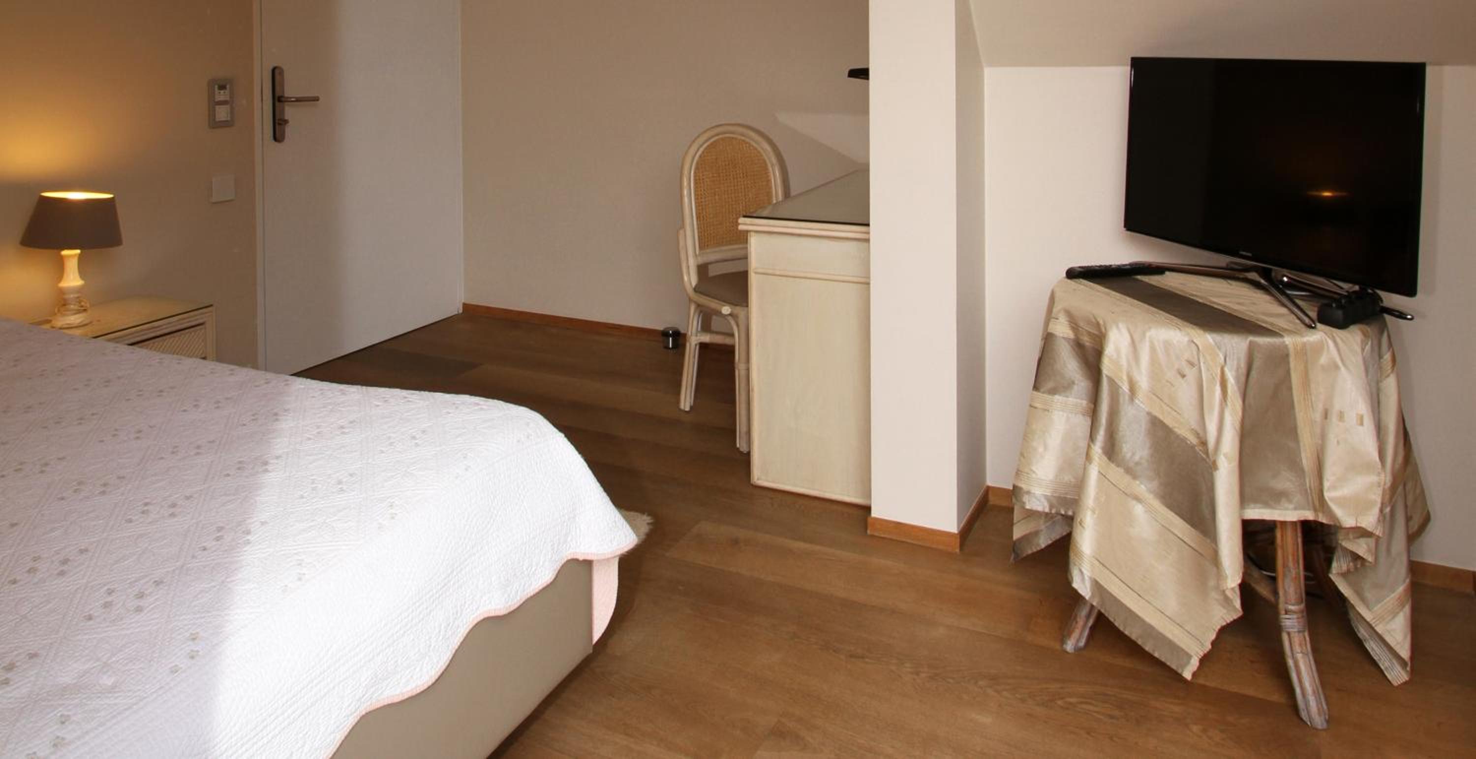 Deluxe Double Room - Photo 2