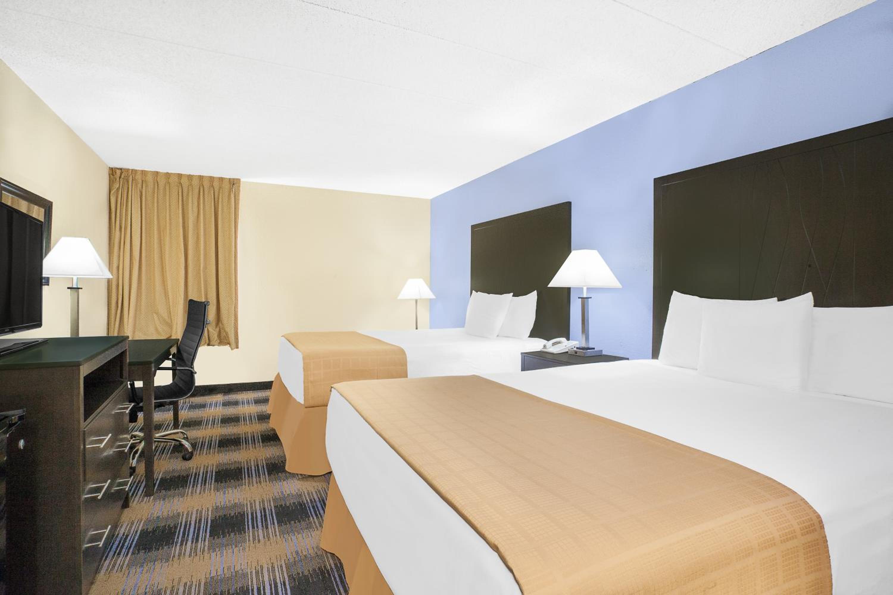 Queen Room with Two Queen Beds - Non-Smoking - Photo 1