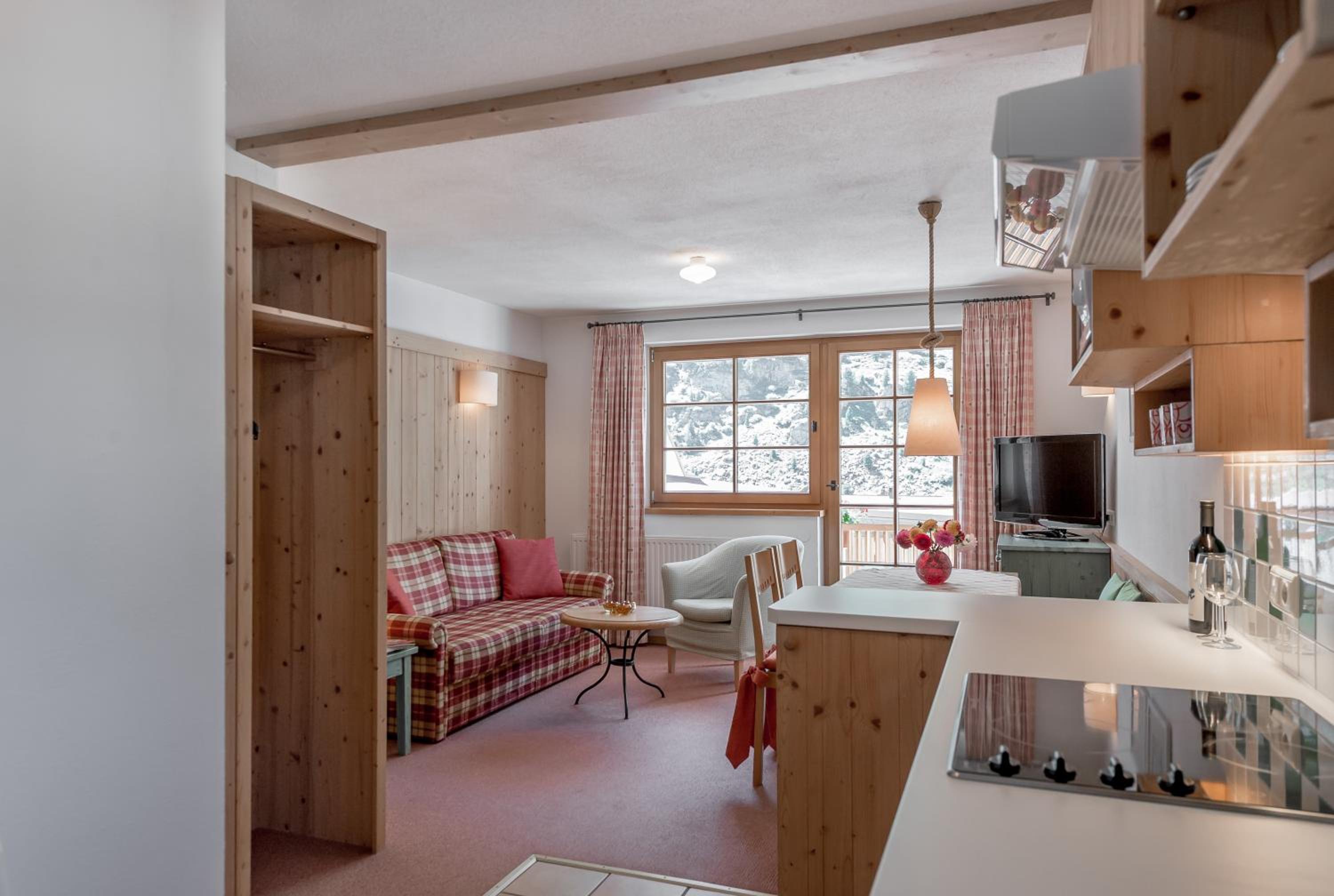 One-Bedroom Apartment with Balcony photo 3