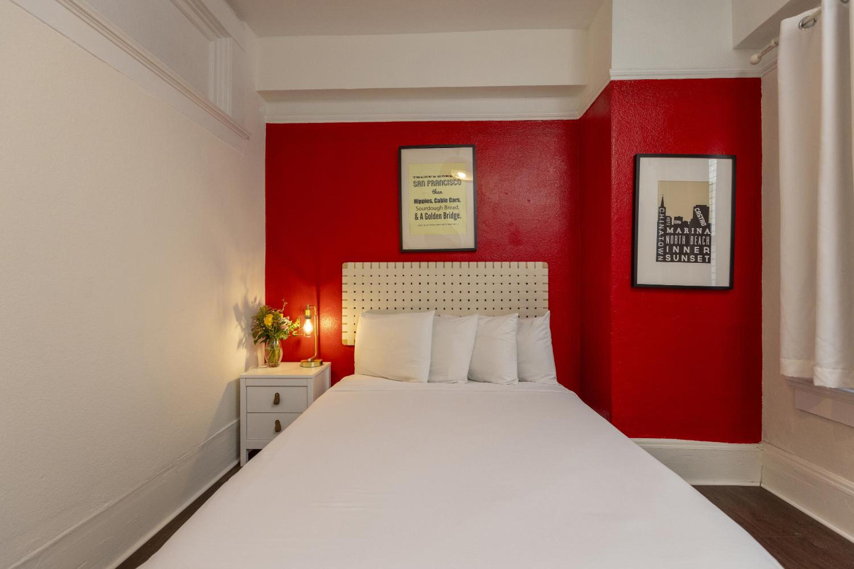Economy Double Room - Photo 11