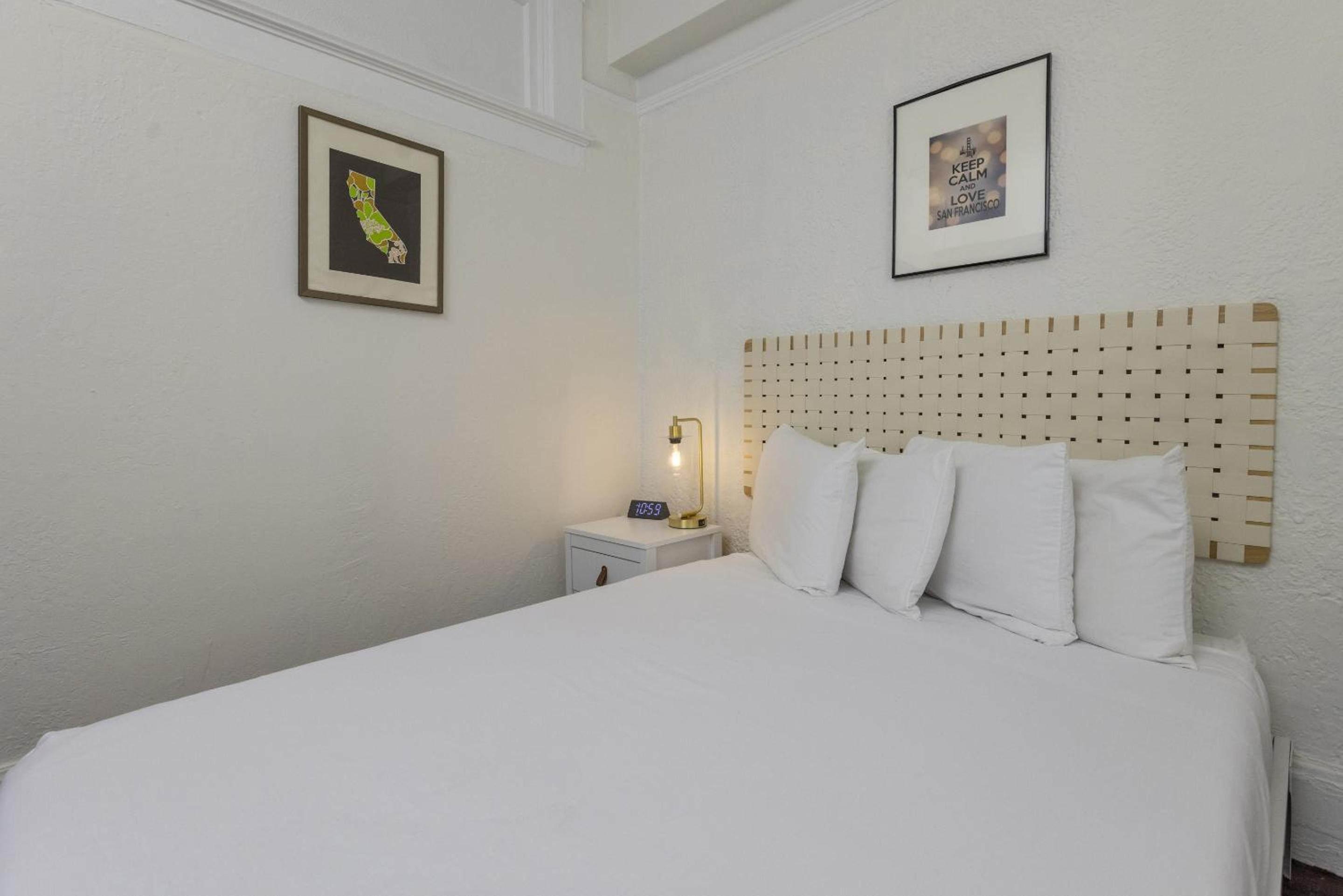 Economy Double Room - Photo 15