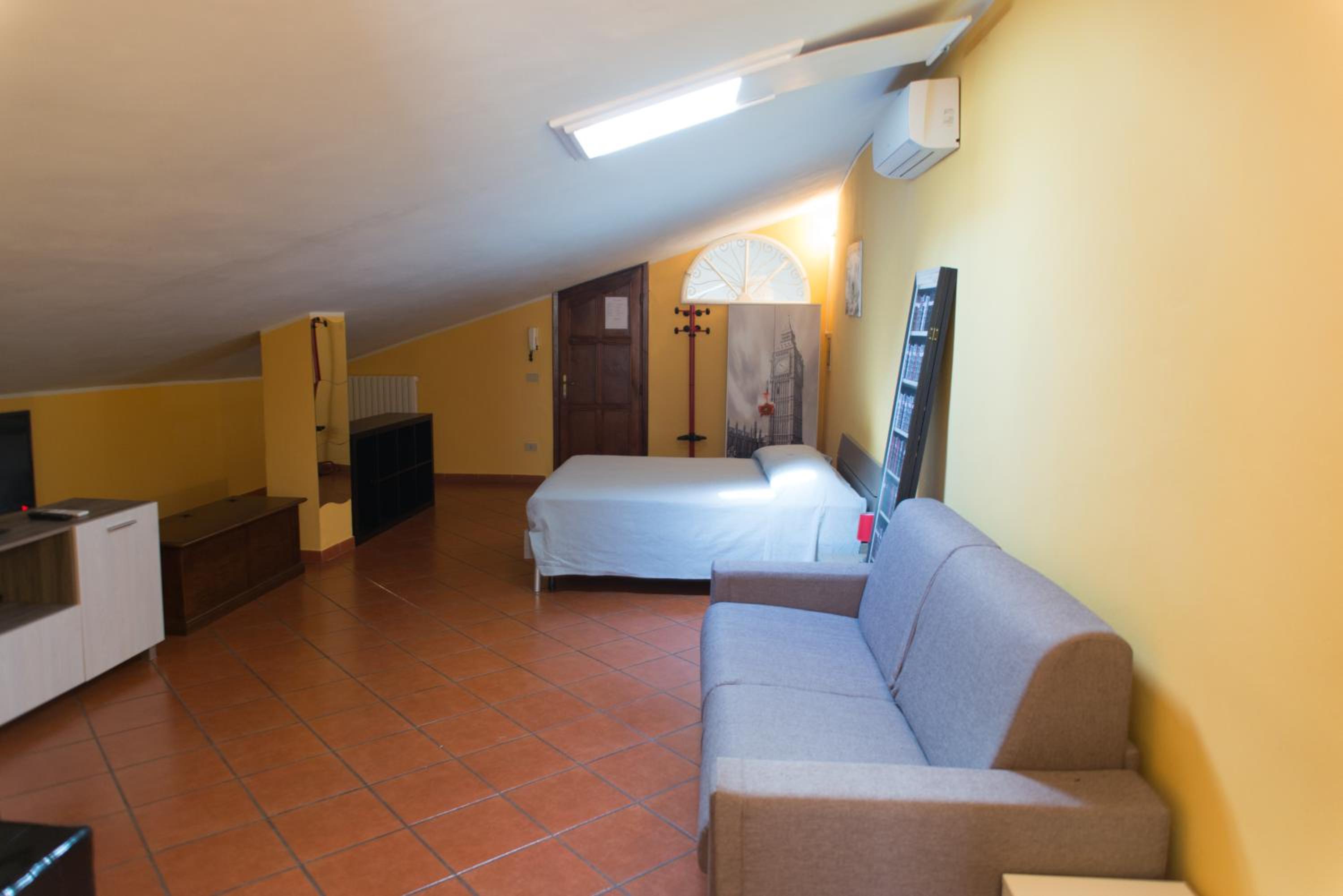 Studio Apartment - Photo 6