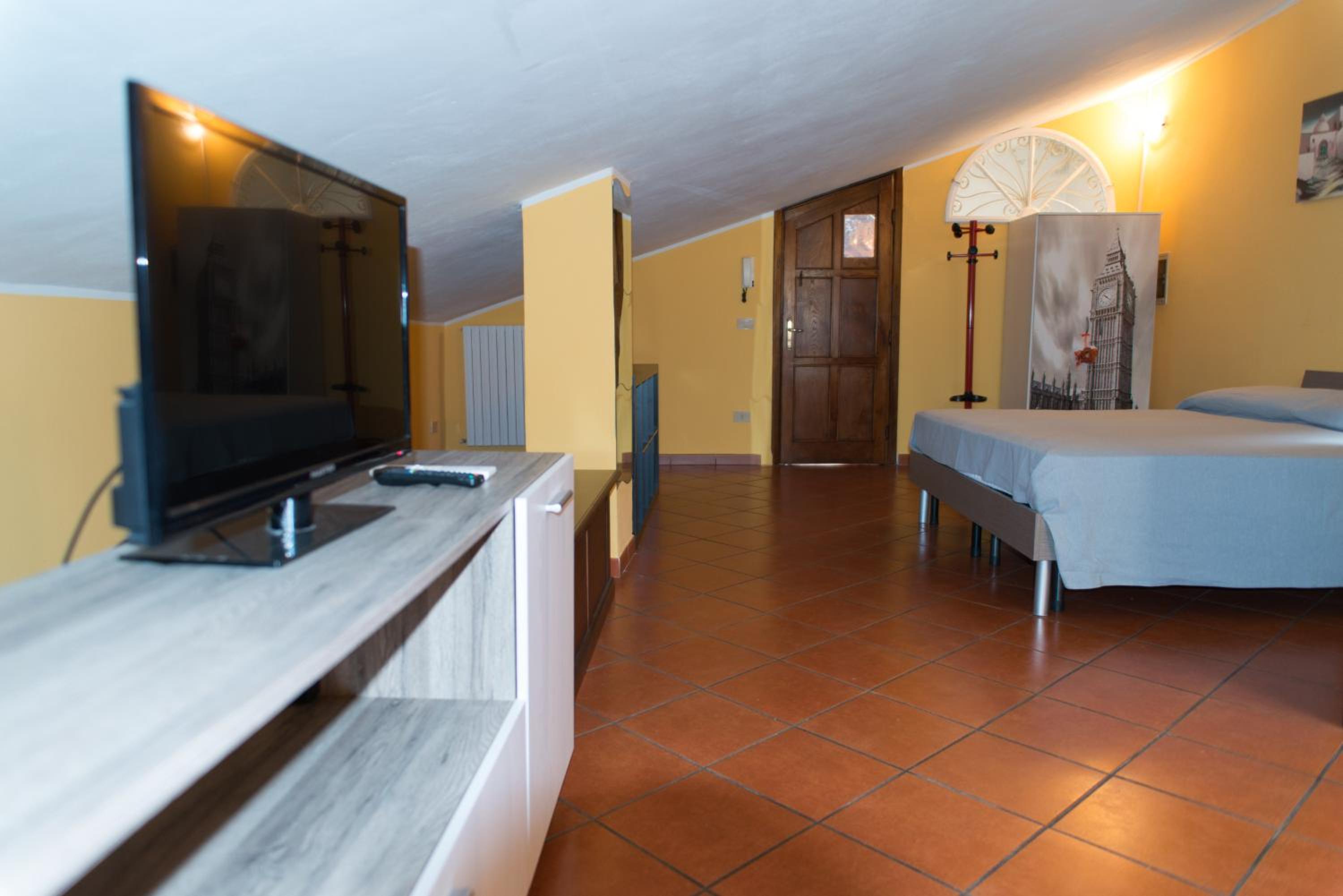 Studio Apartment - Photo 4