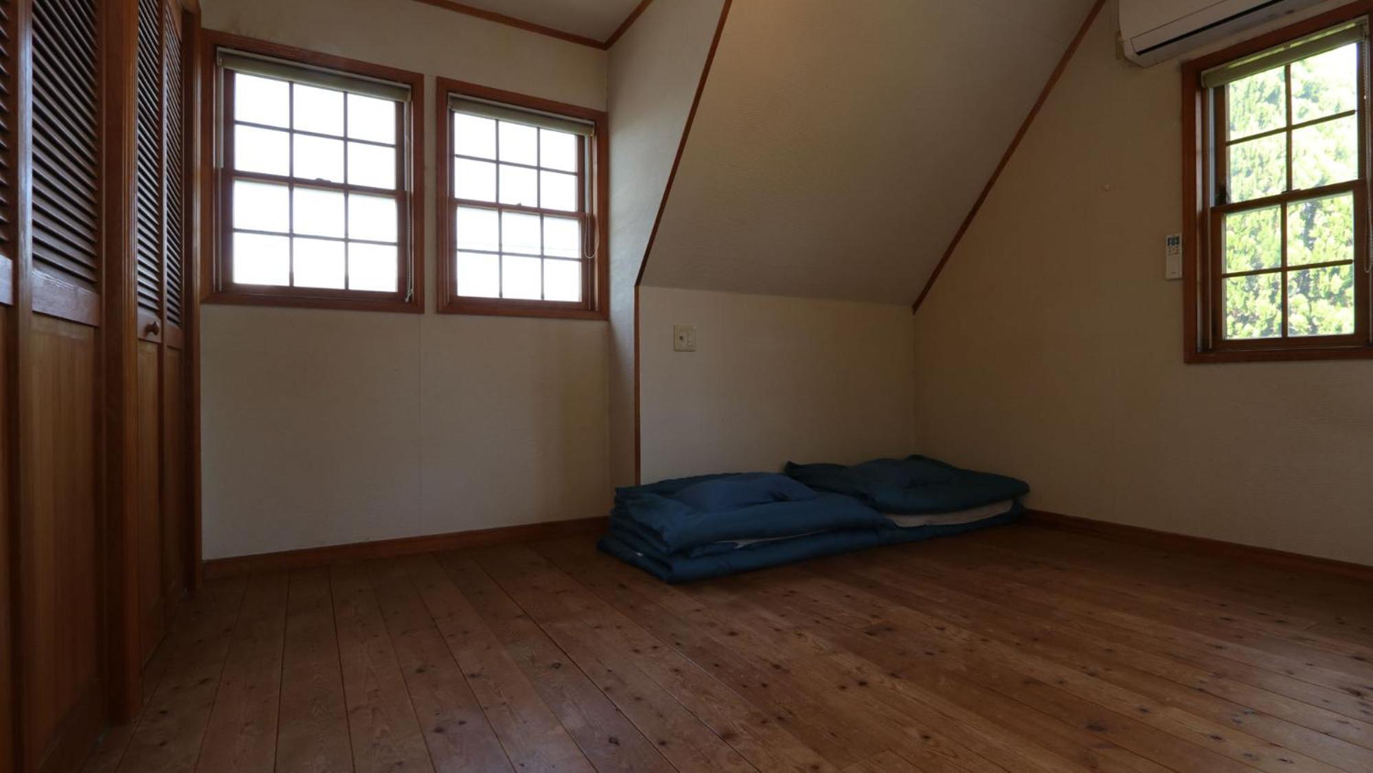 Three-Bedroom House photo 3