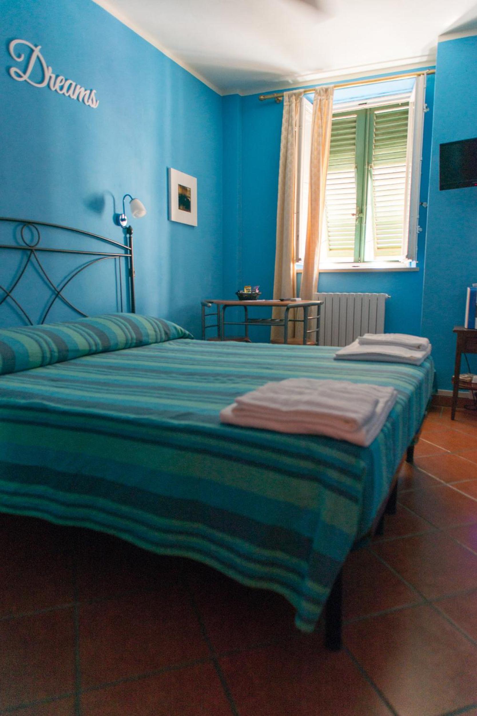 Double Room - Photo 8