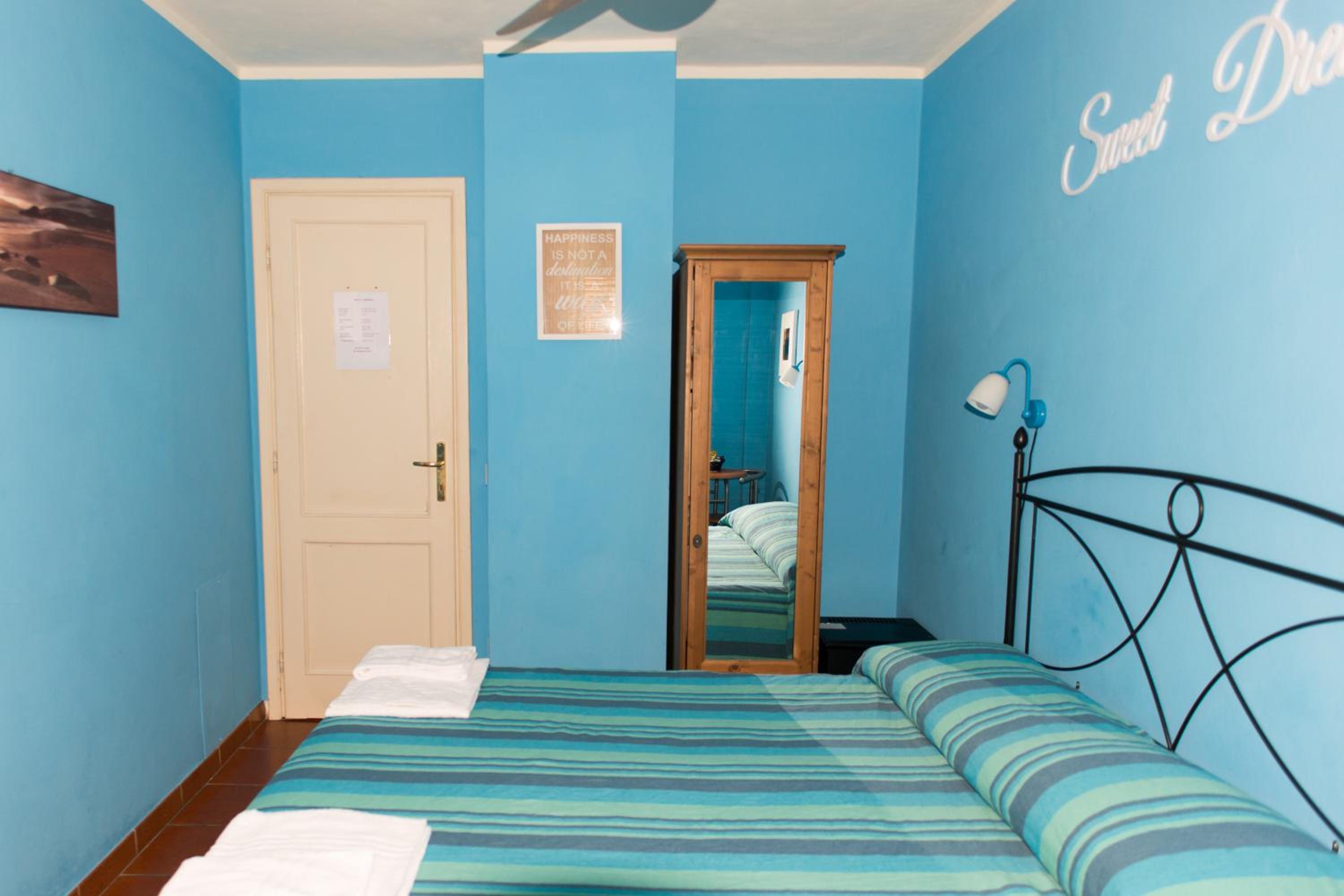 Double Room - Photo 9