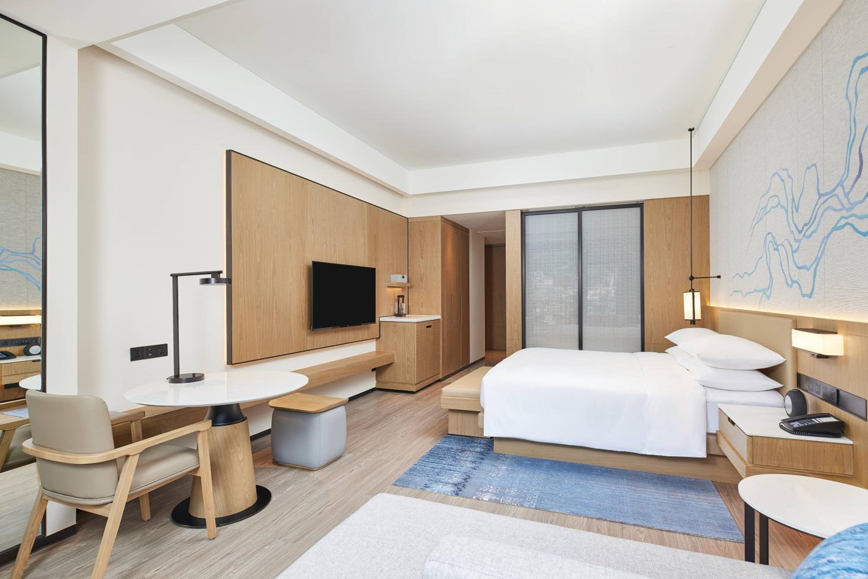 Standard King Room with Mountain View photo 1