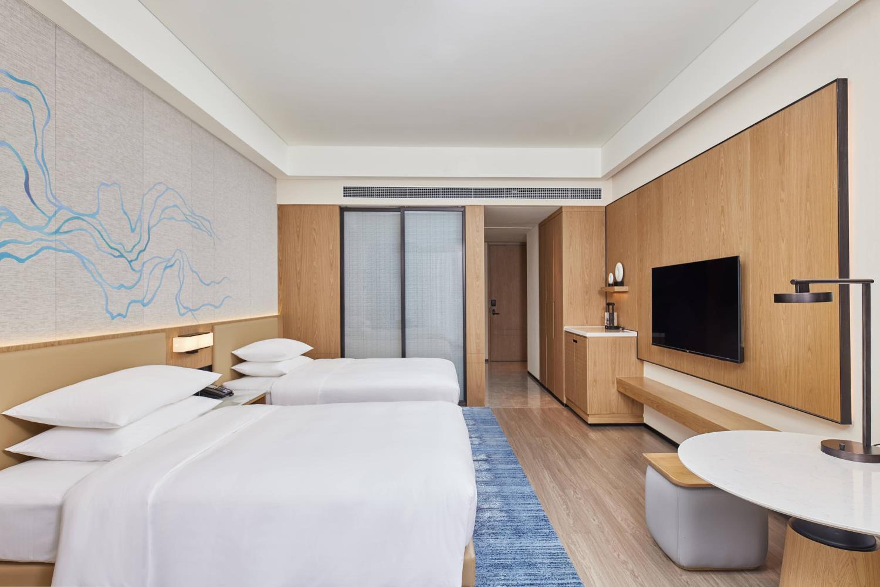 Standard Double Room with Two Double Beds and Mountain View photo 1