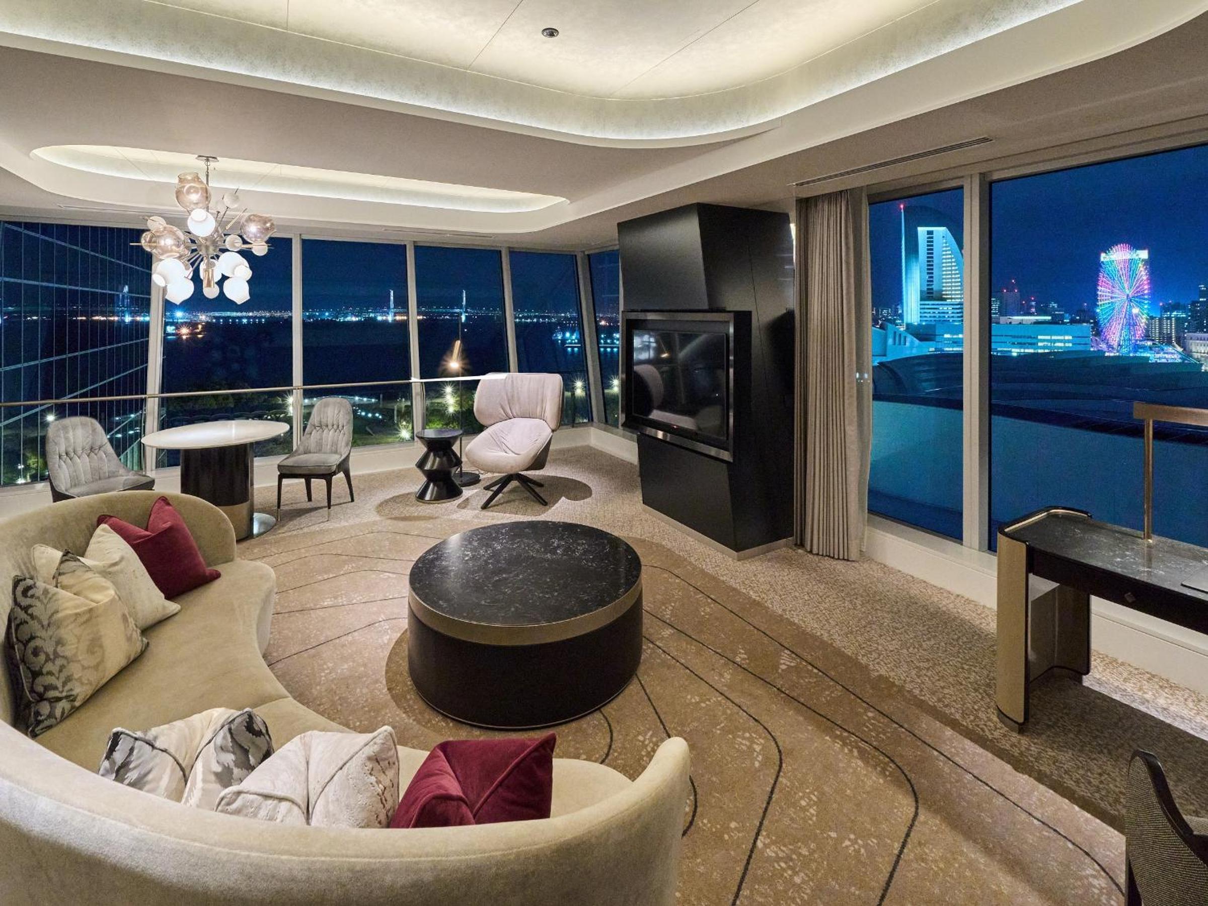 The Kahala Suite Twin with Breakfast for 2 and Free Mini-bar 