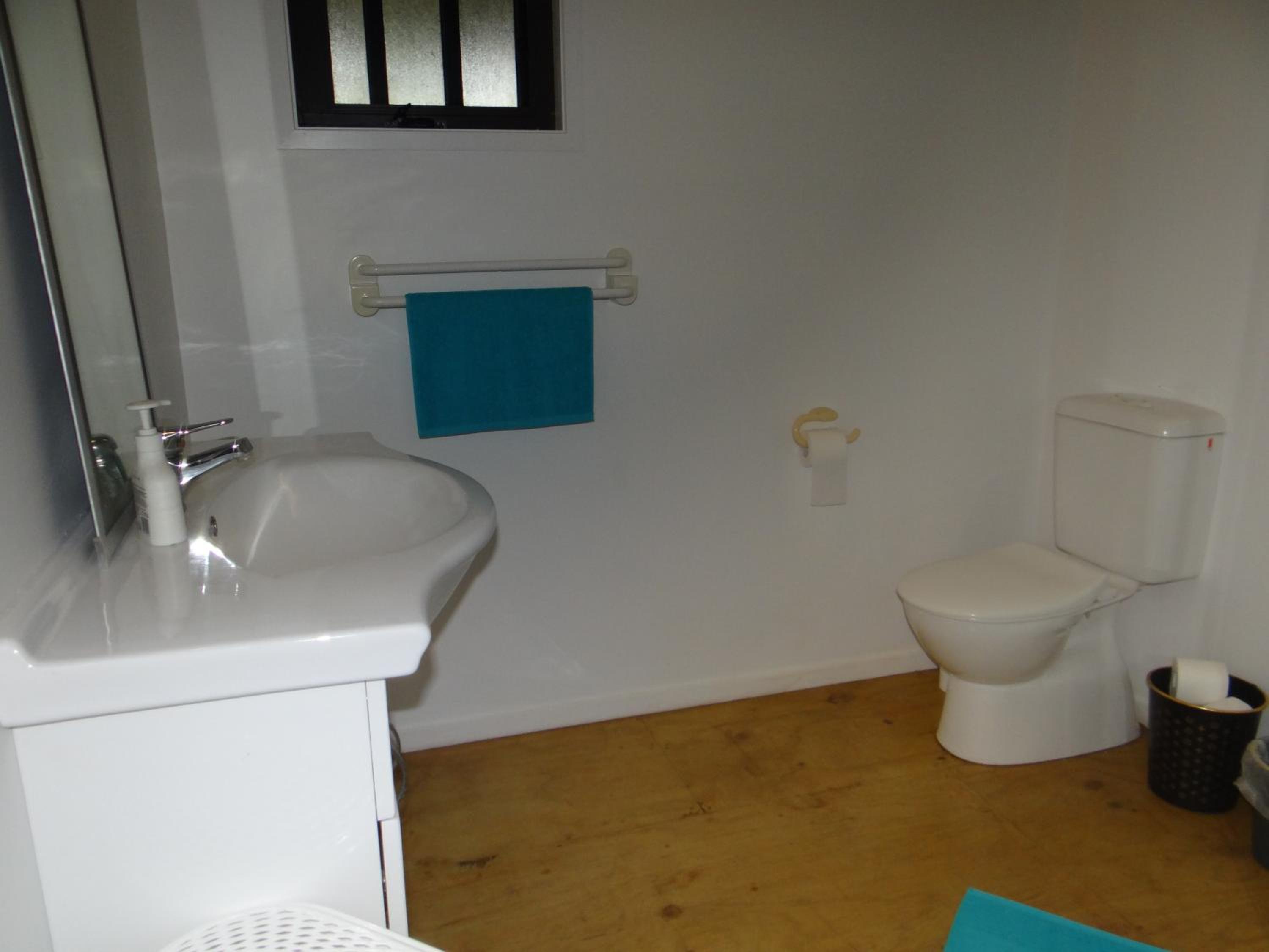 Three-Bedroom House photo 3