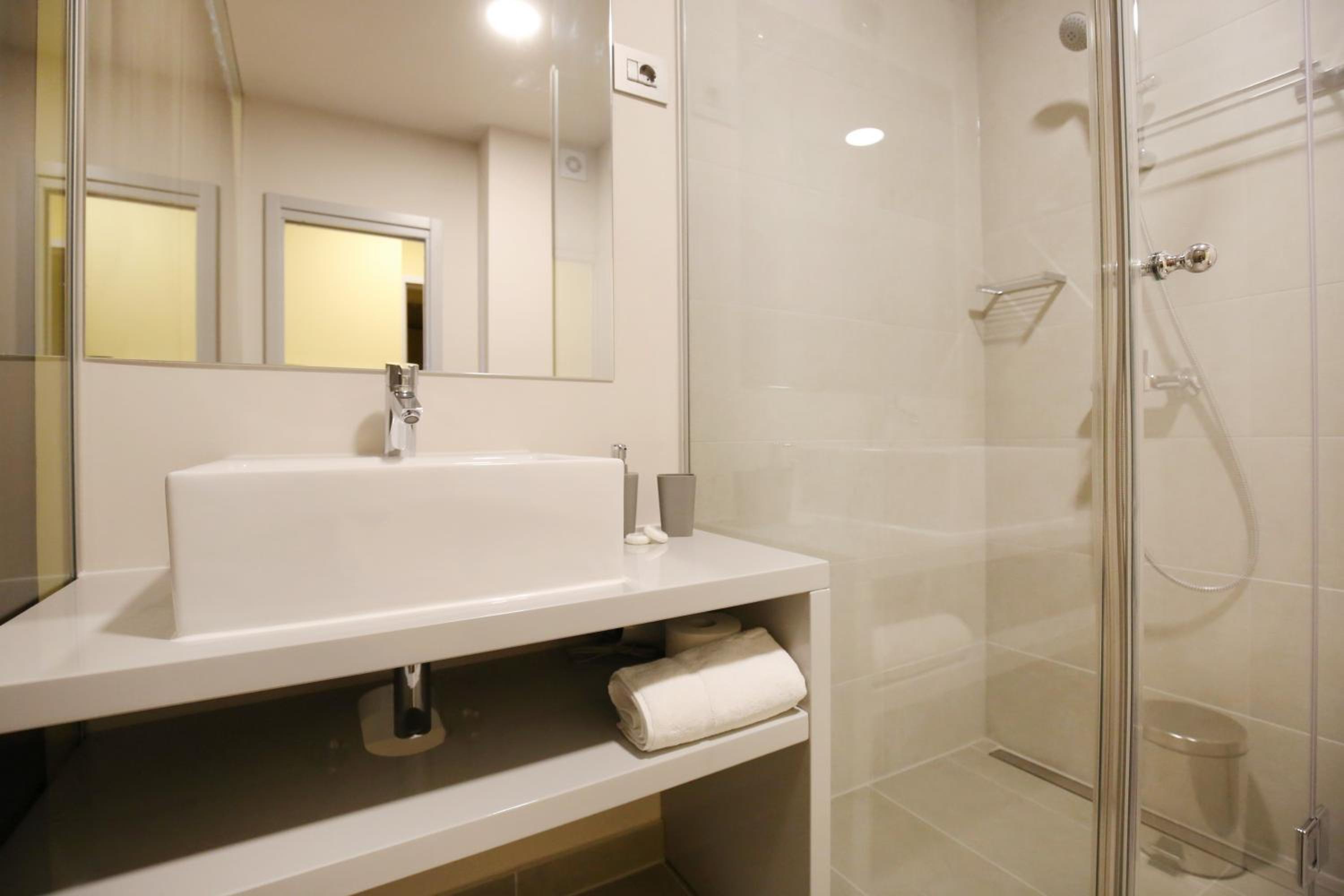 Deluxe Double Room With Balcony photo 3