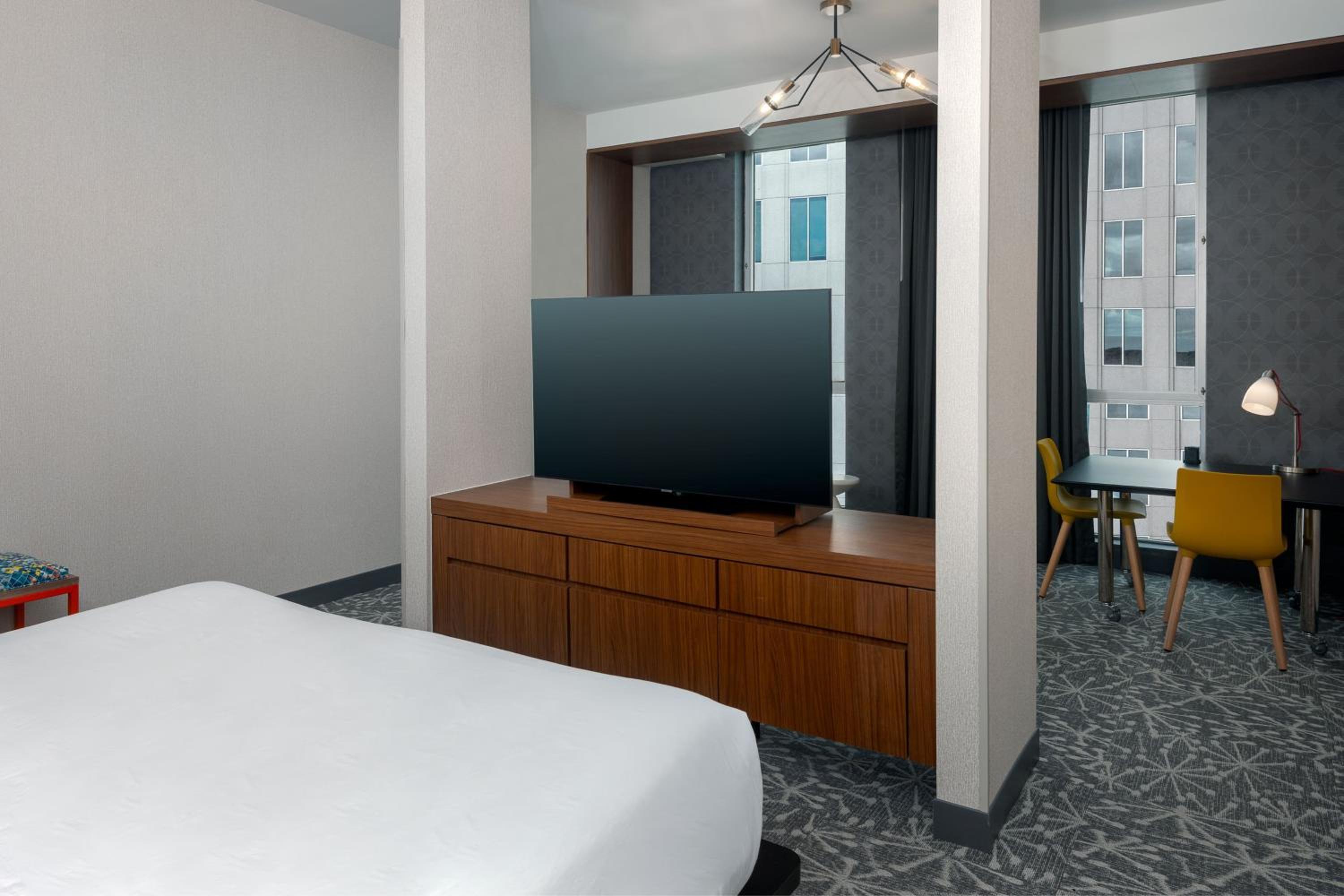 King Studio with Sitting Area and Transfer Shower - Mobility Access/Hearing Accessible