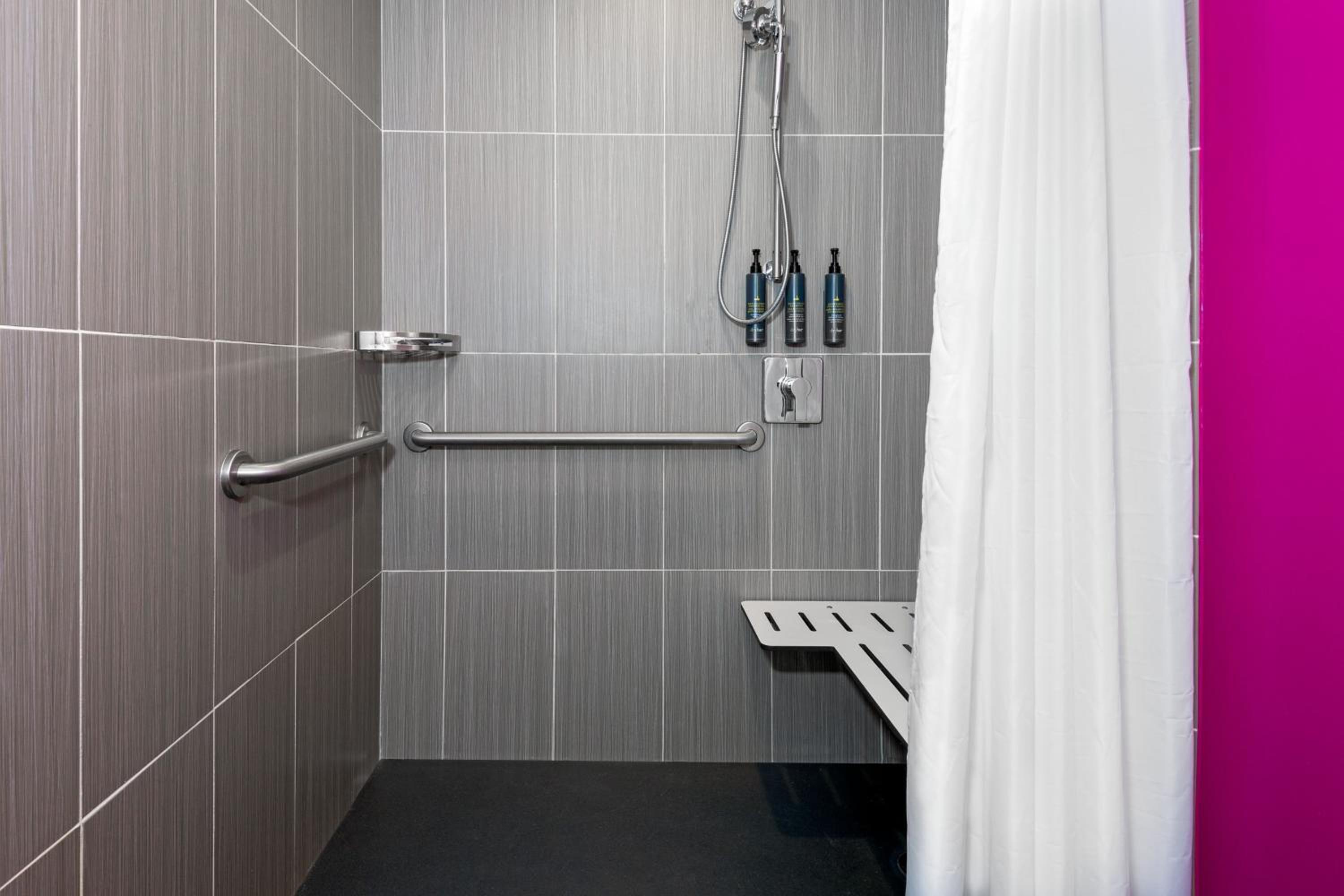 King Studio with Sitting Area and Transfer Shower - Mobility Access thumbnail 5