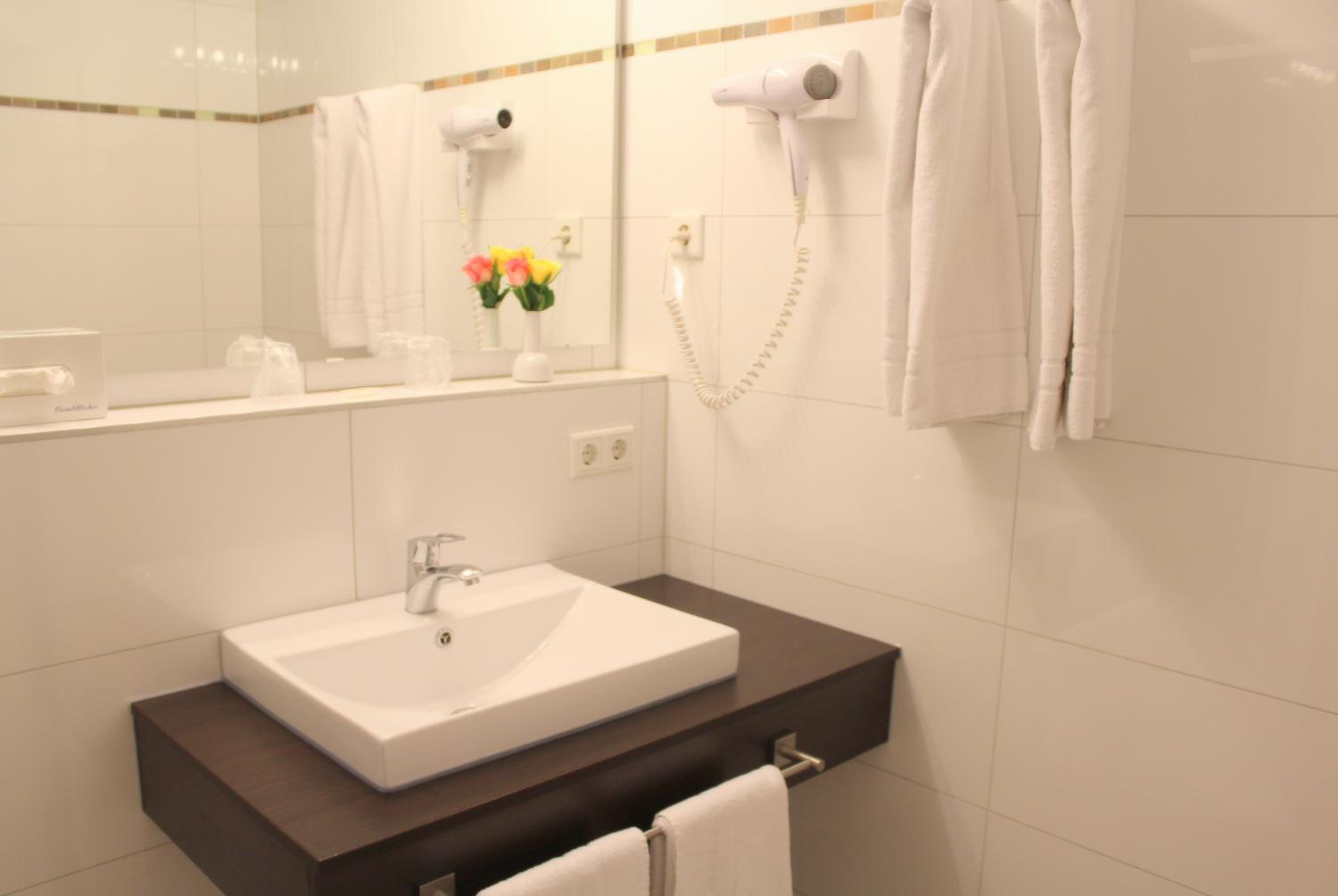 Standard Double Room - Photo 7