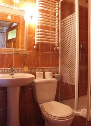 Double Room - Photo 9