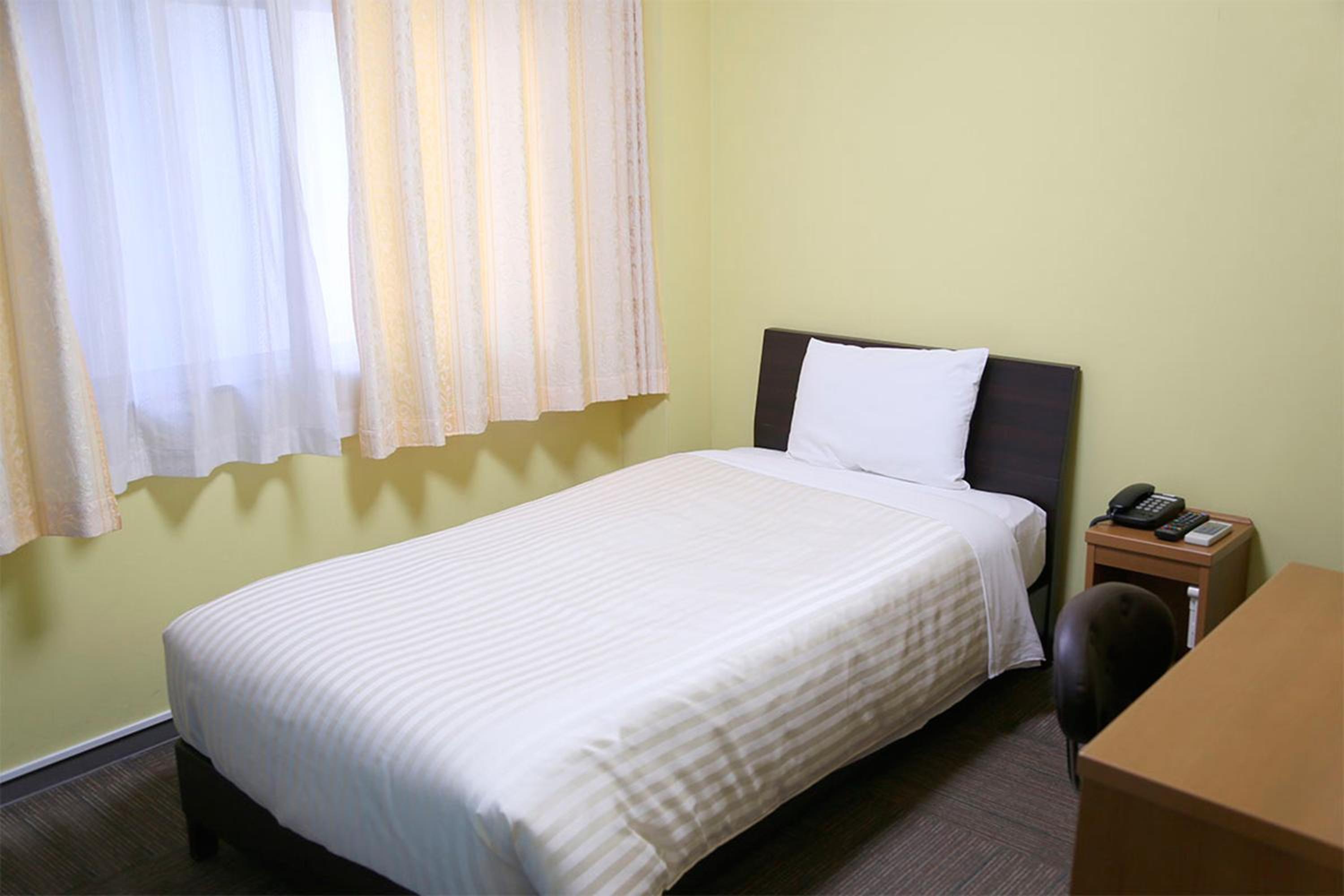 Single Room with Shared Bathroom - Non-Smoking photo 3