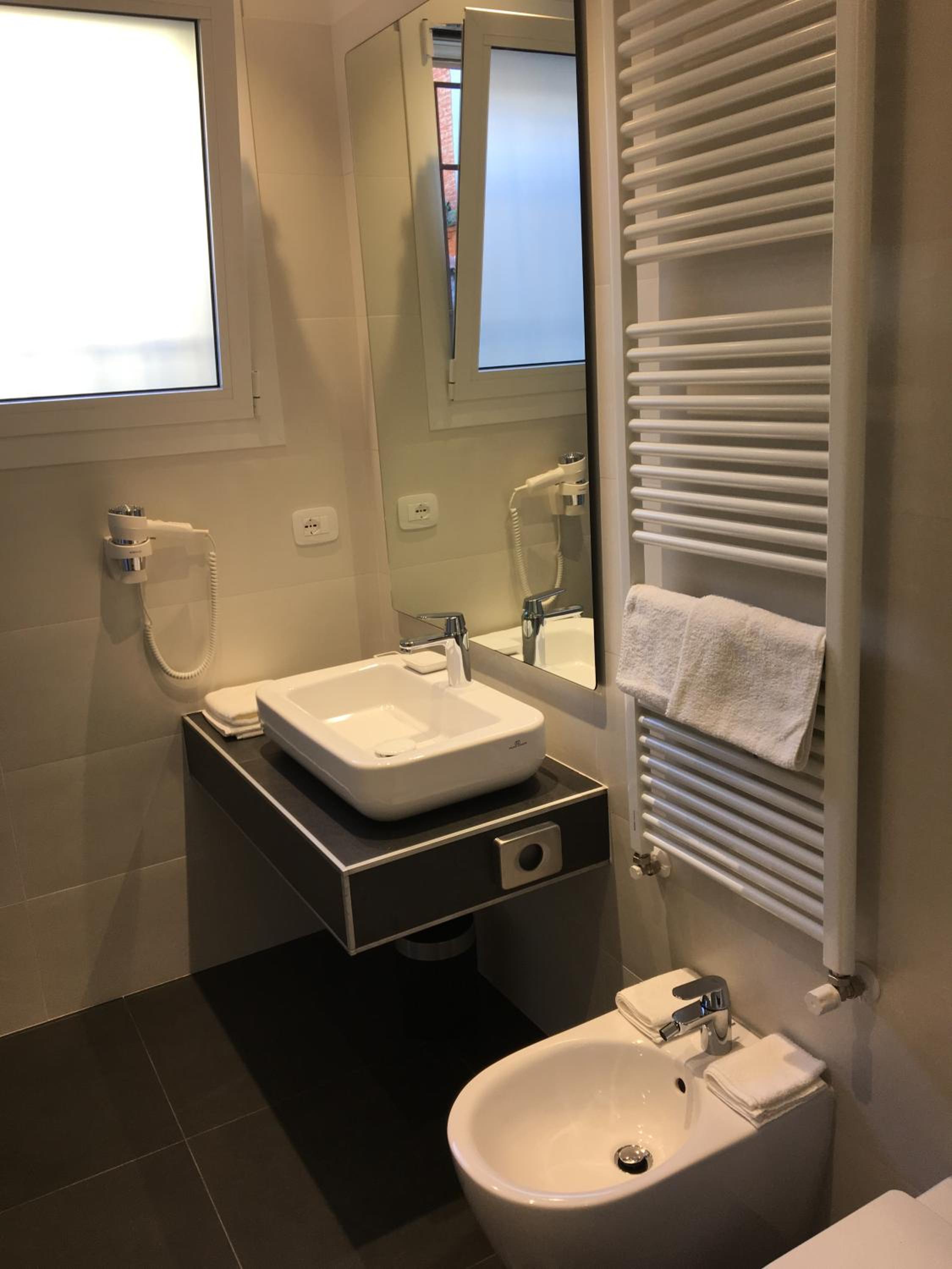 Double or Twin Room - Photo 8