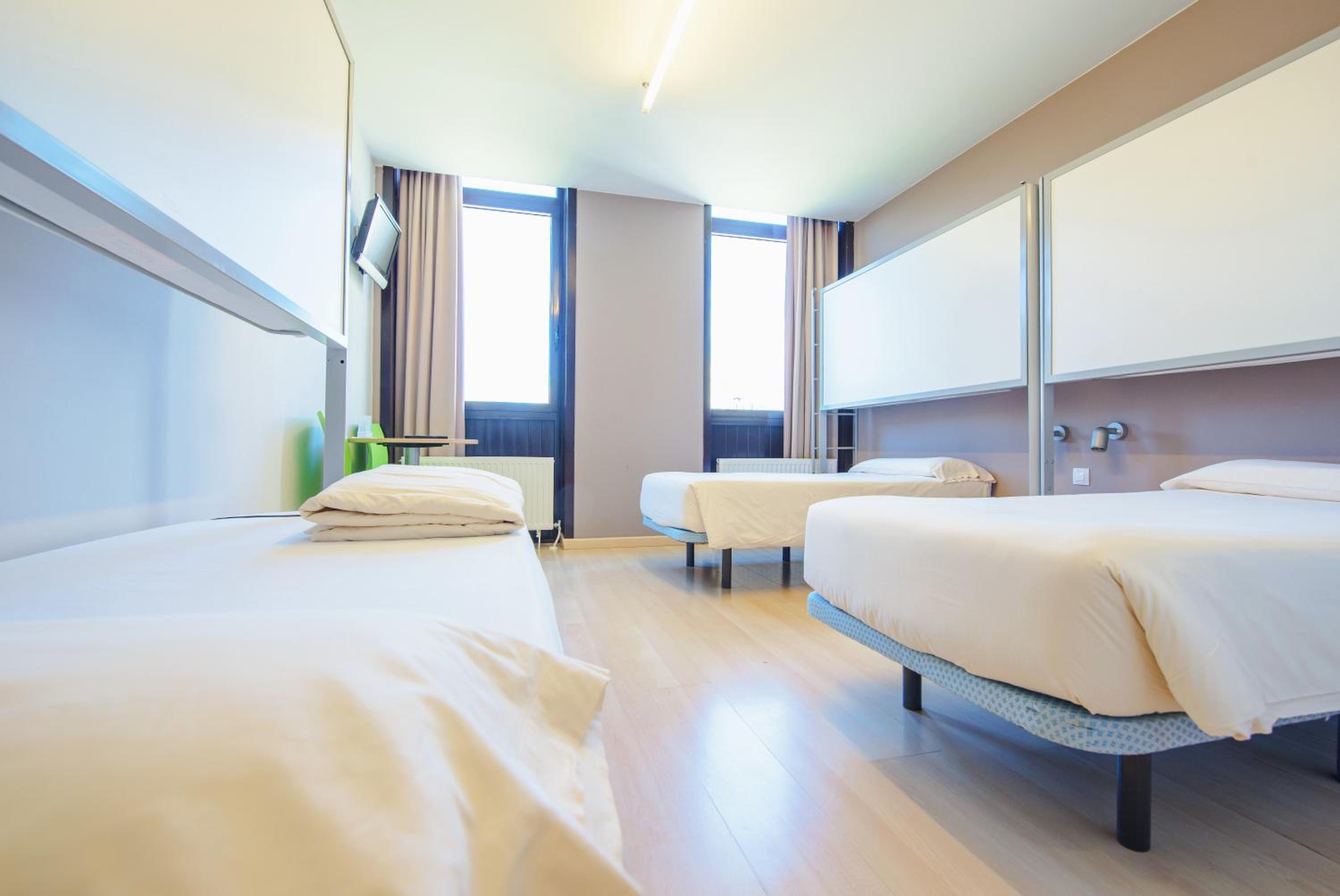 Quadruple Room (3 Adults + 1 Child) photo 3