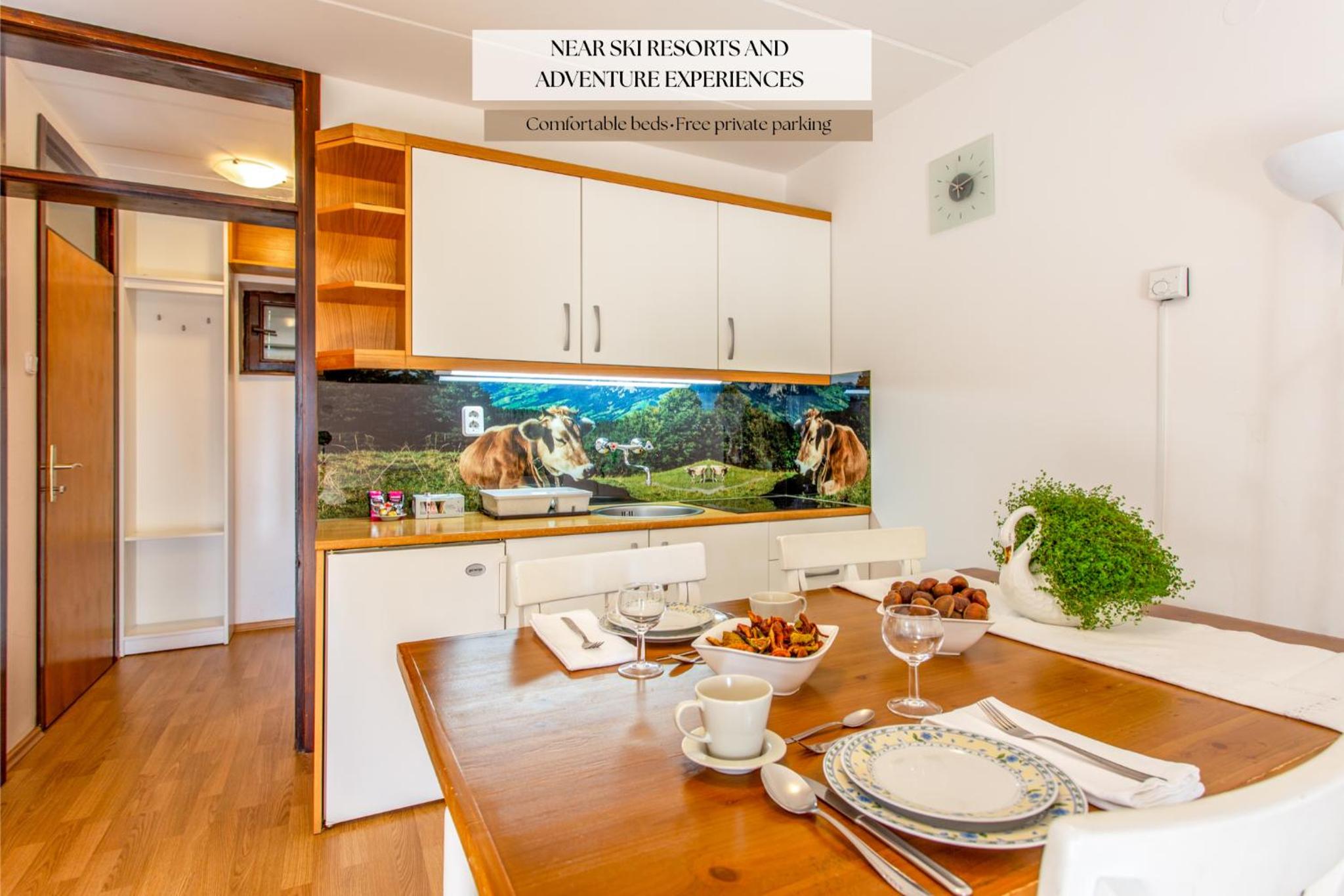 One-Bedroom Apartment with Balcony and Mountain View   photo 1