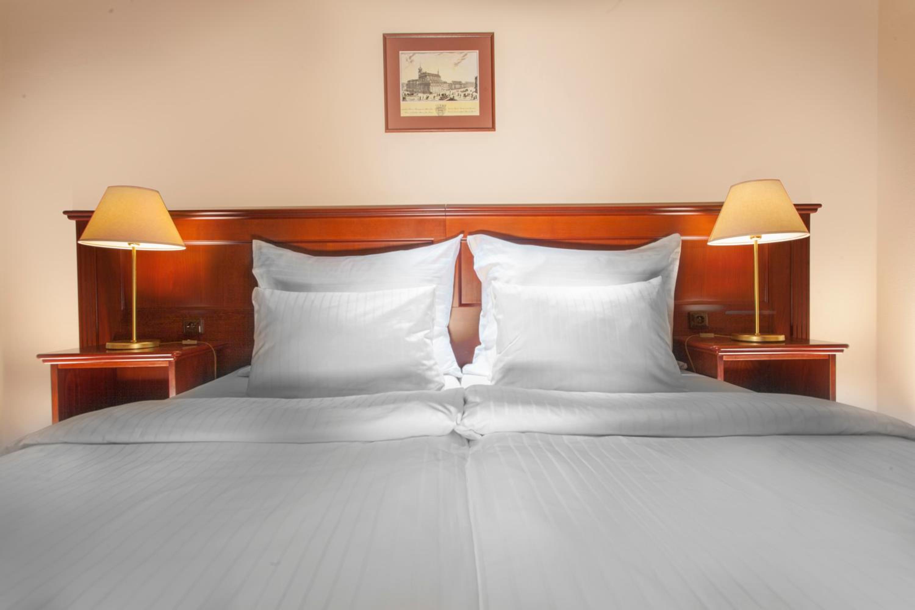 Double or Twin Room - Photo 6
