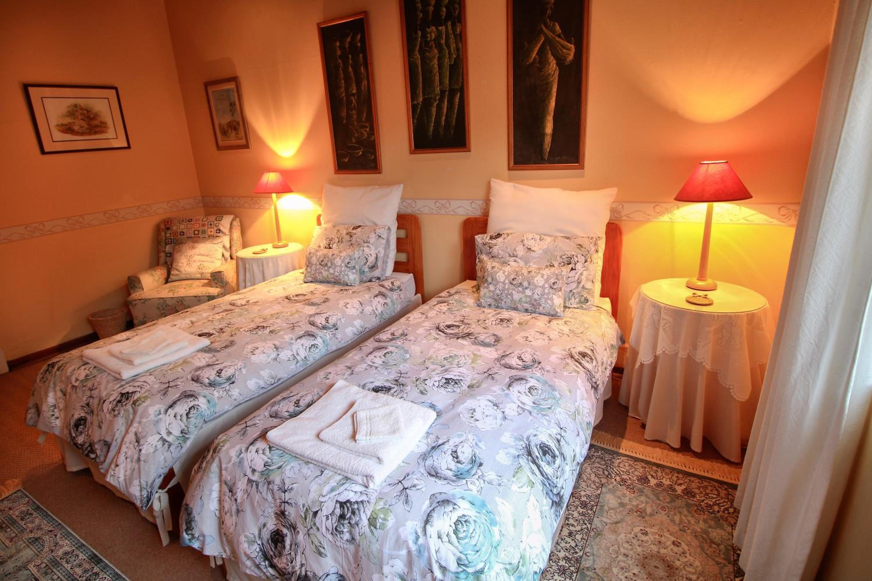 Large Twin Room photo 2