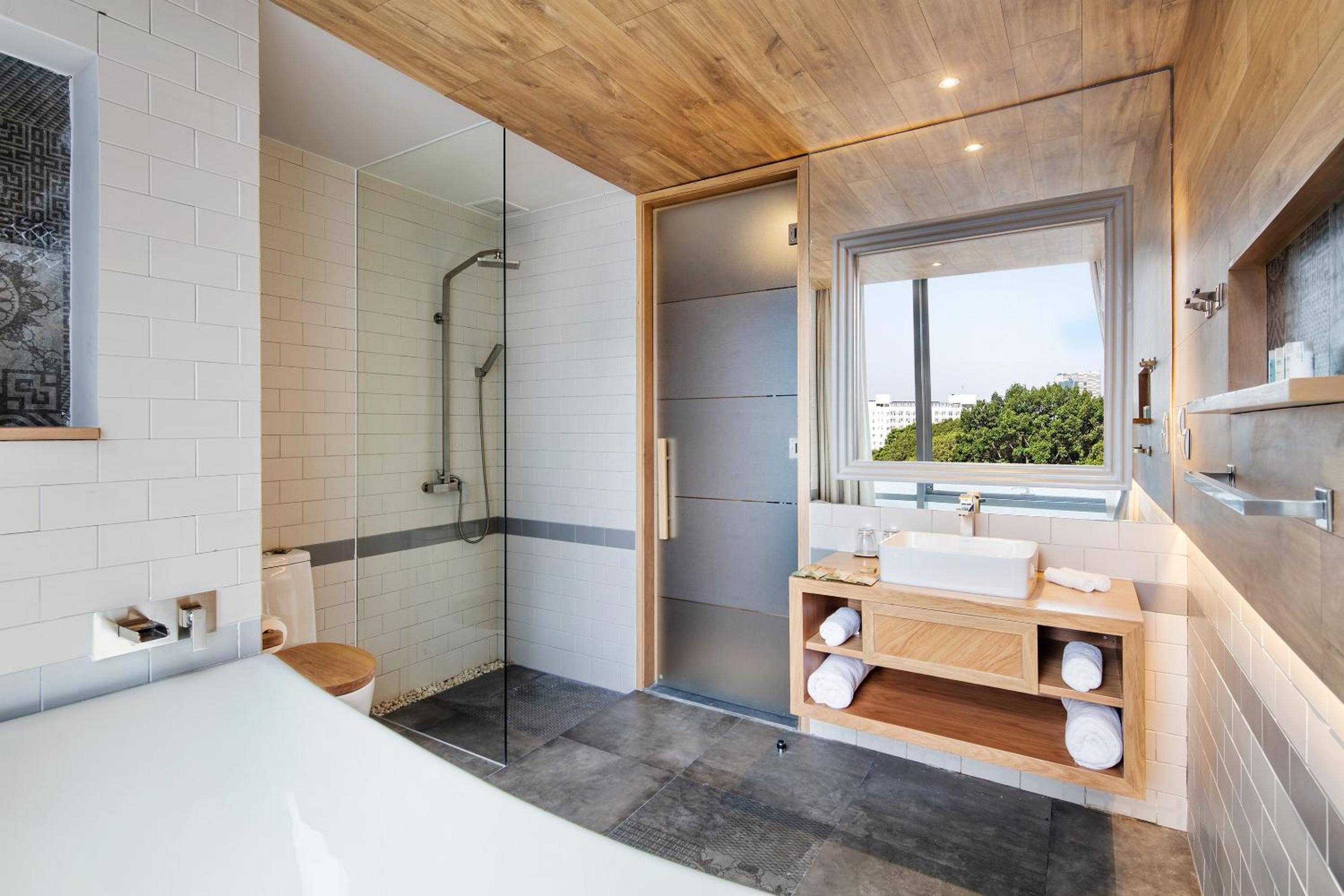 Corner Suite with Spa Offer photo 2