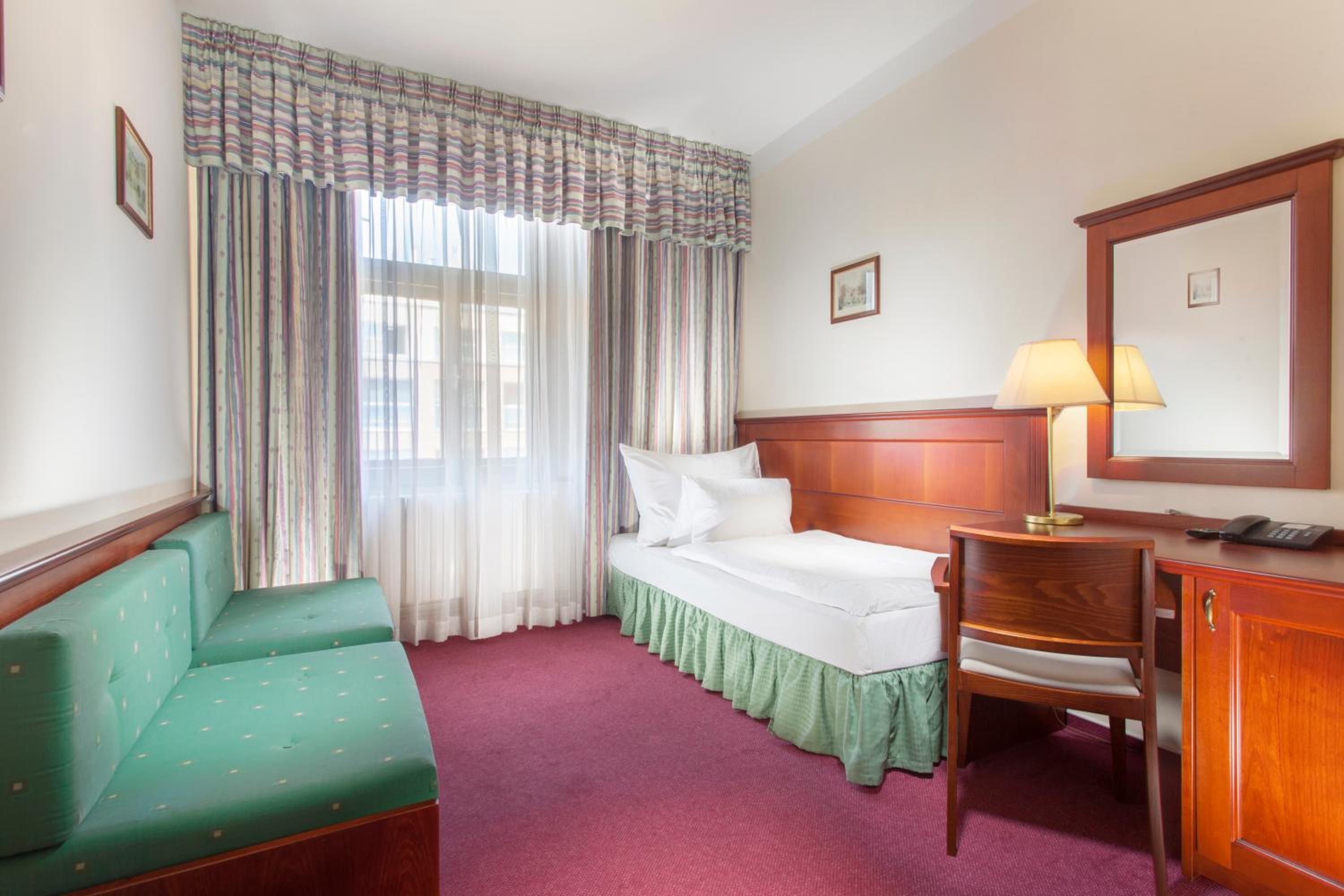 Comfort Triple Room