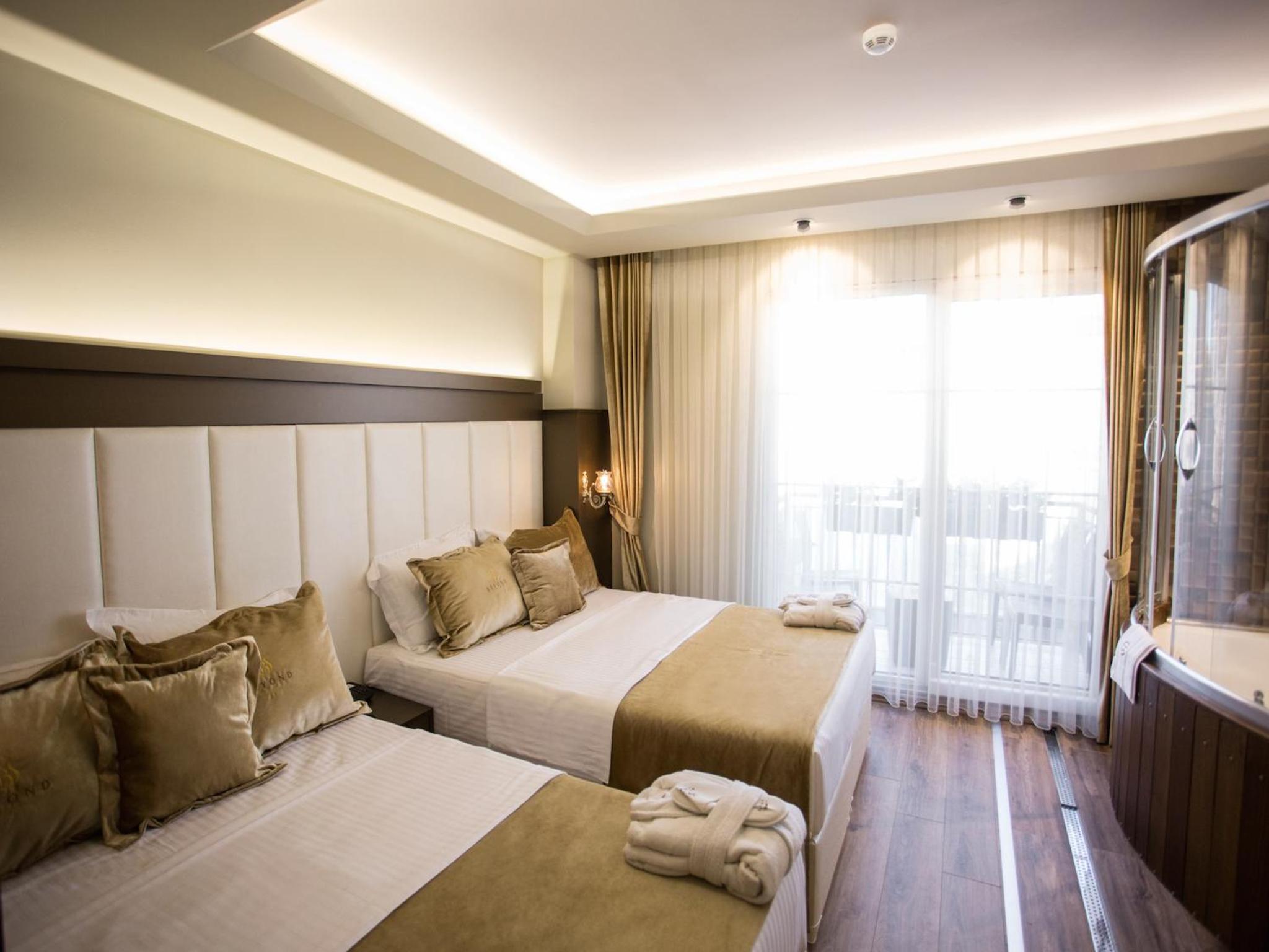 Deluxe Family Suite photo 2