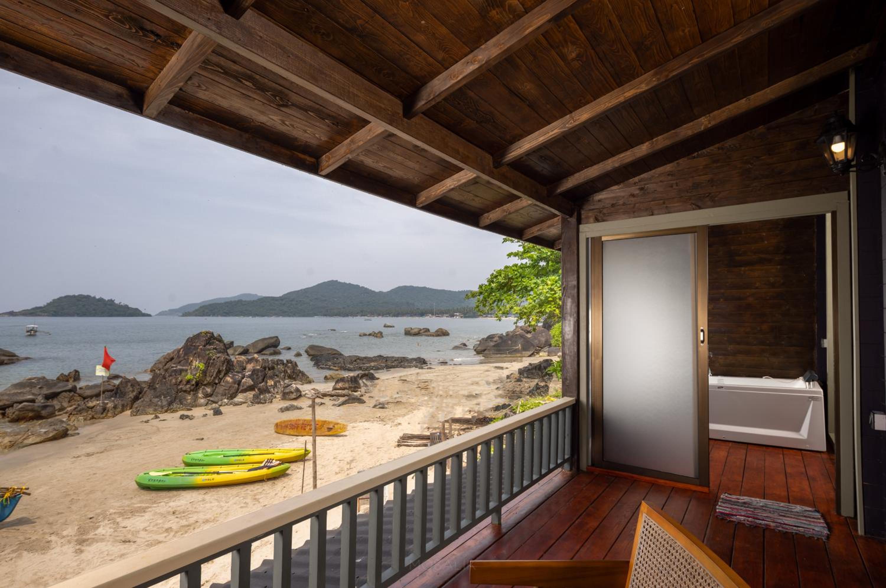 Deluxe Suite with Sea View 30 Mins Kayaking Complimentary, 15% Discount on Food, 1+1 on Beverages