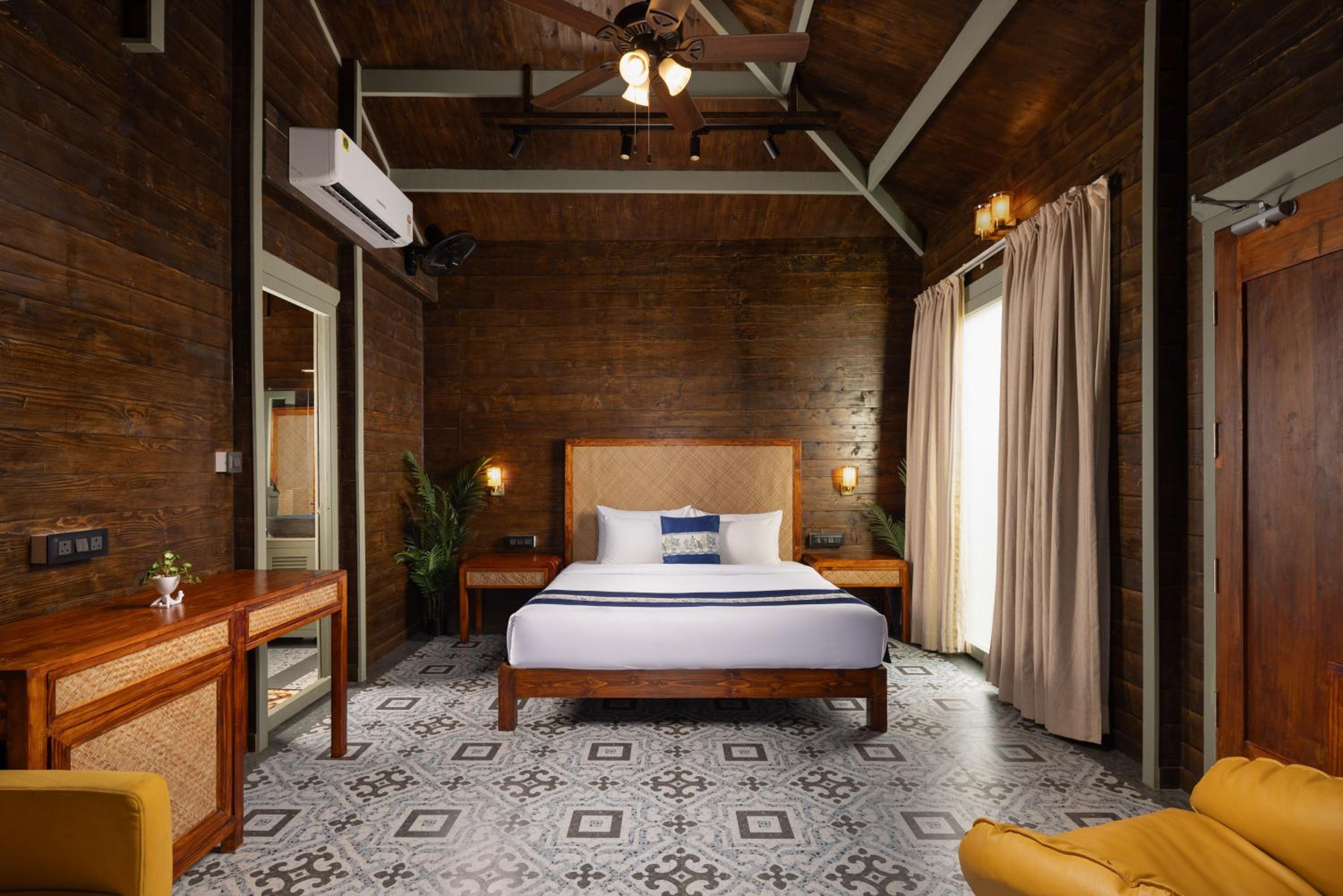 Deluxe Suite with Sea View