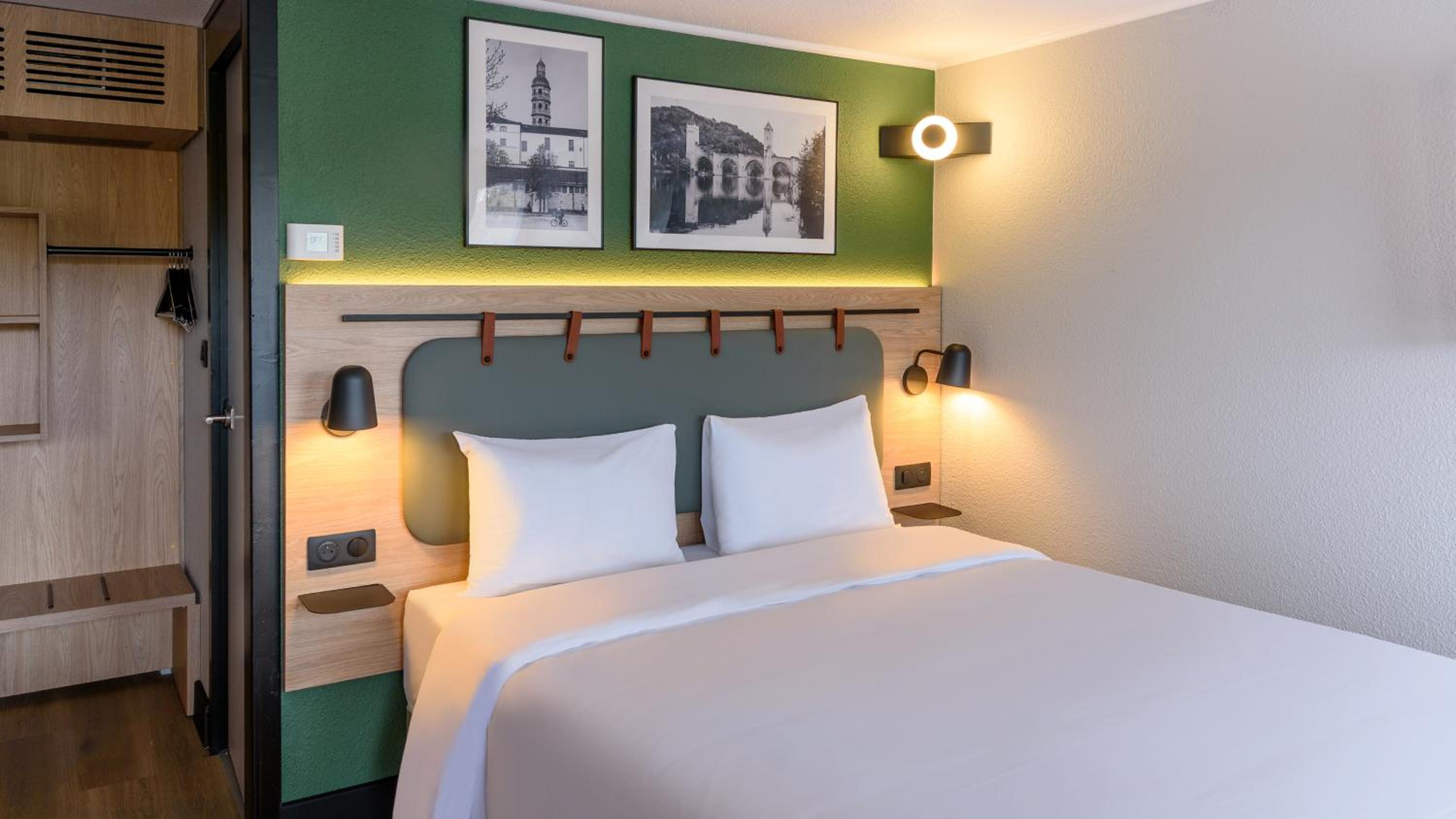 Standard Room - 1 Queen Bed - Photo 1