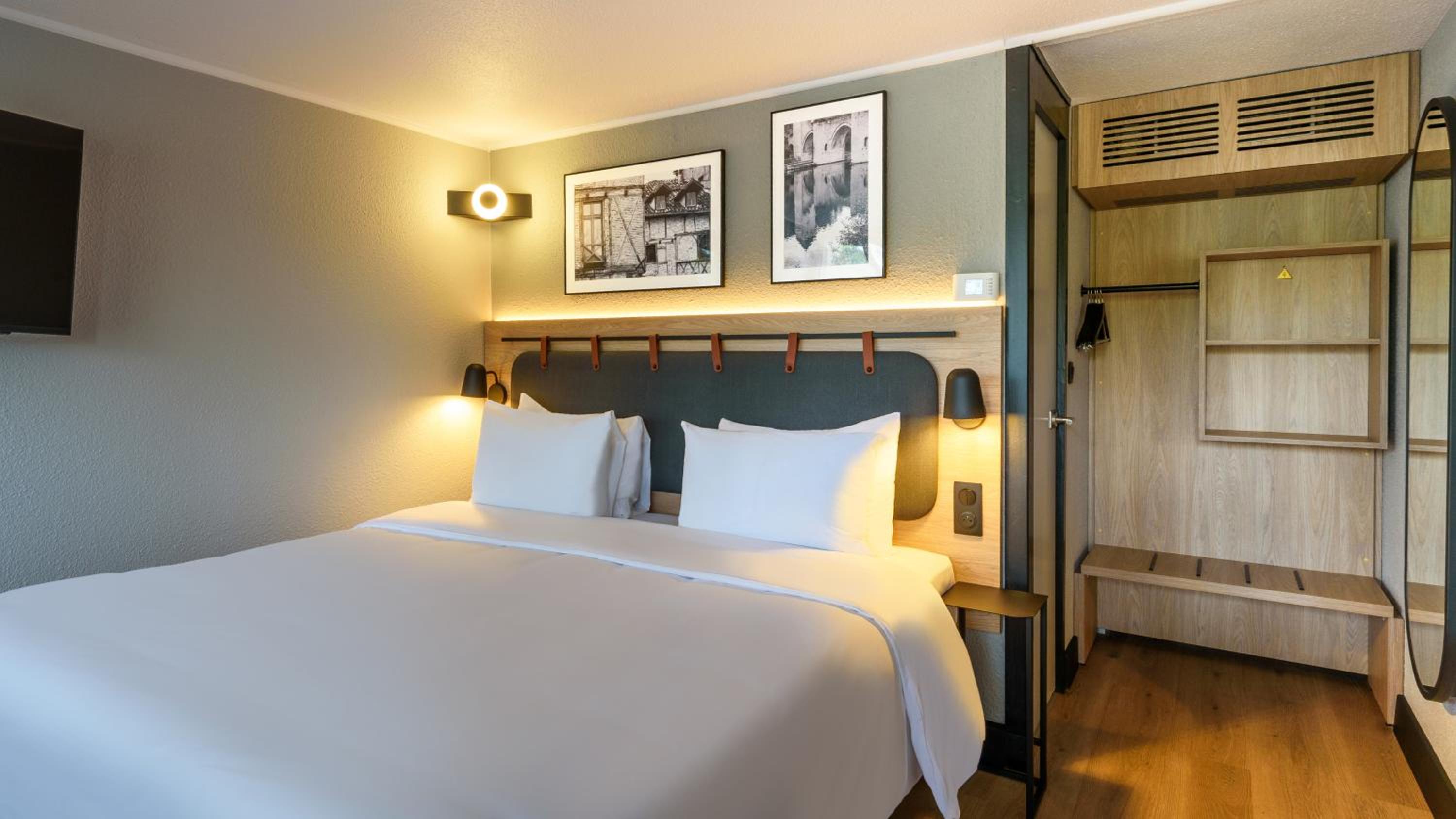 Superior Room - 1 King Bed - Photo 1