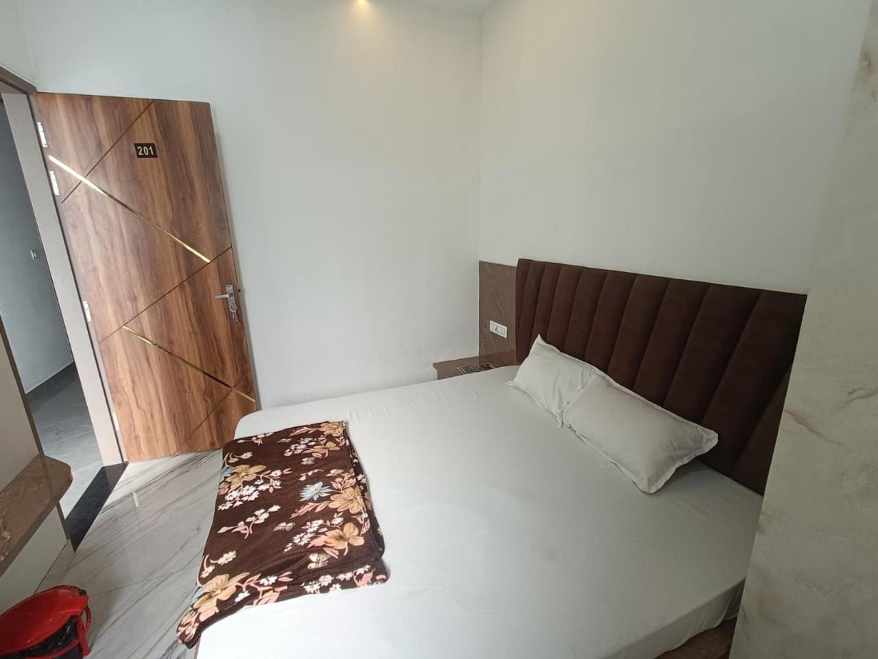 Economy Double Room photo 3