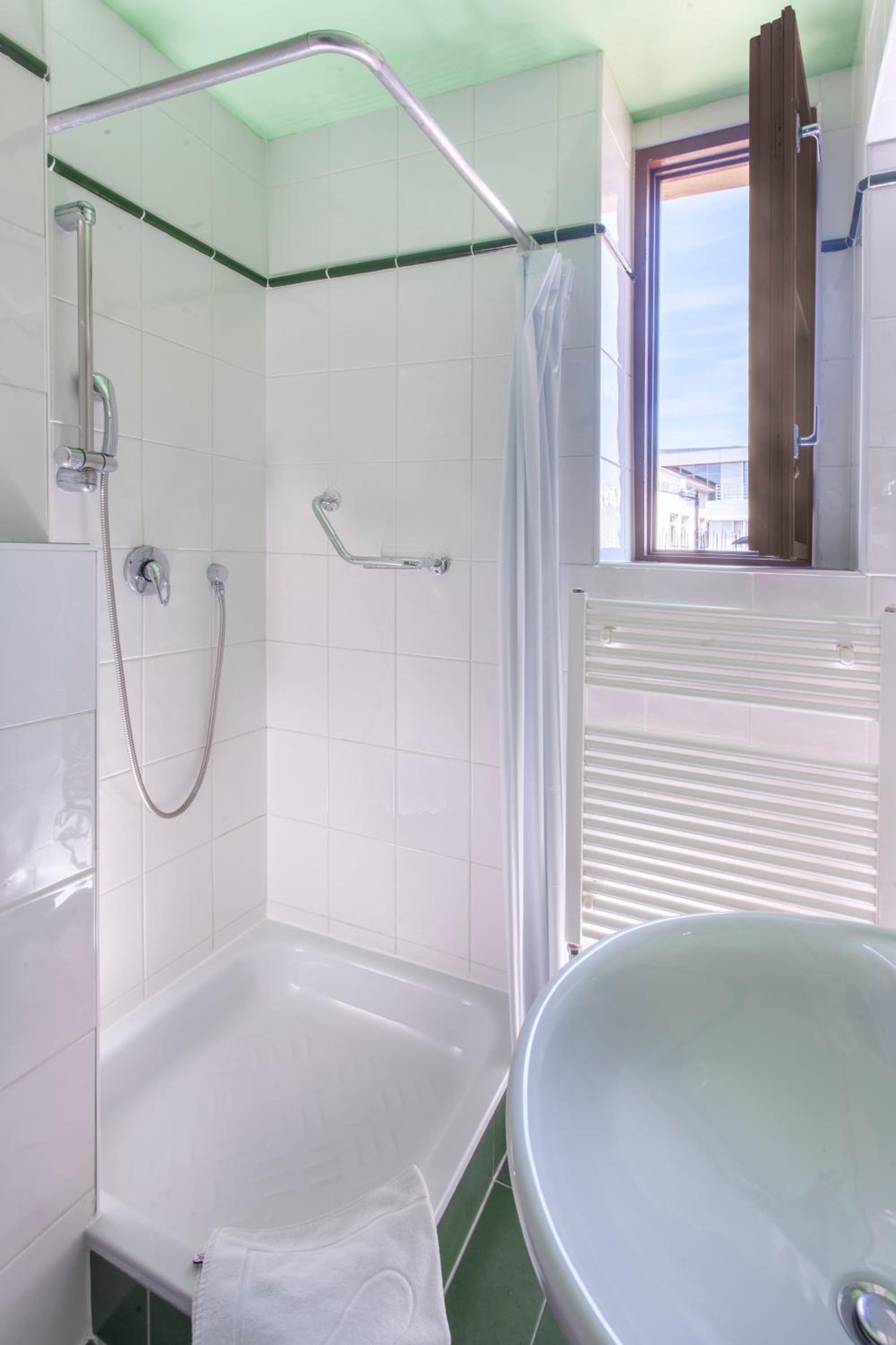 Double or Twin Room - Photo 8