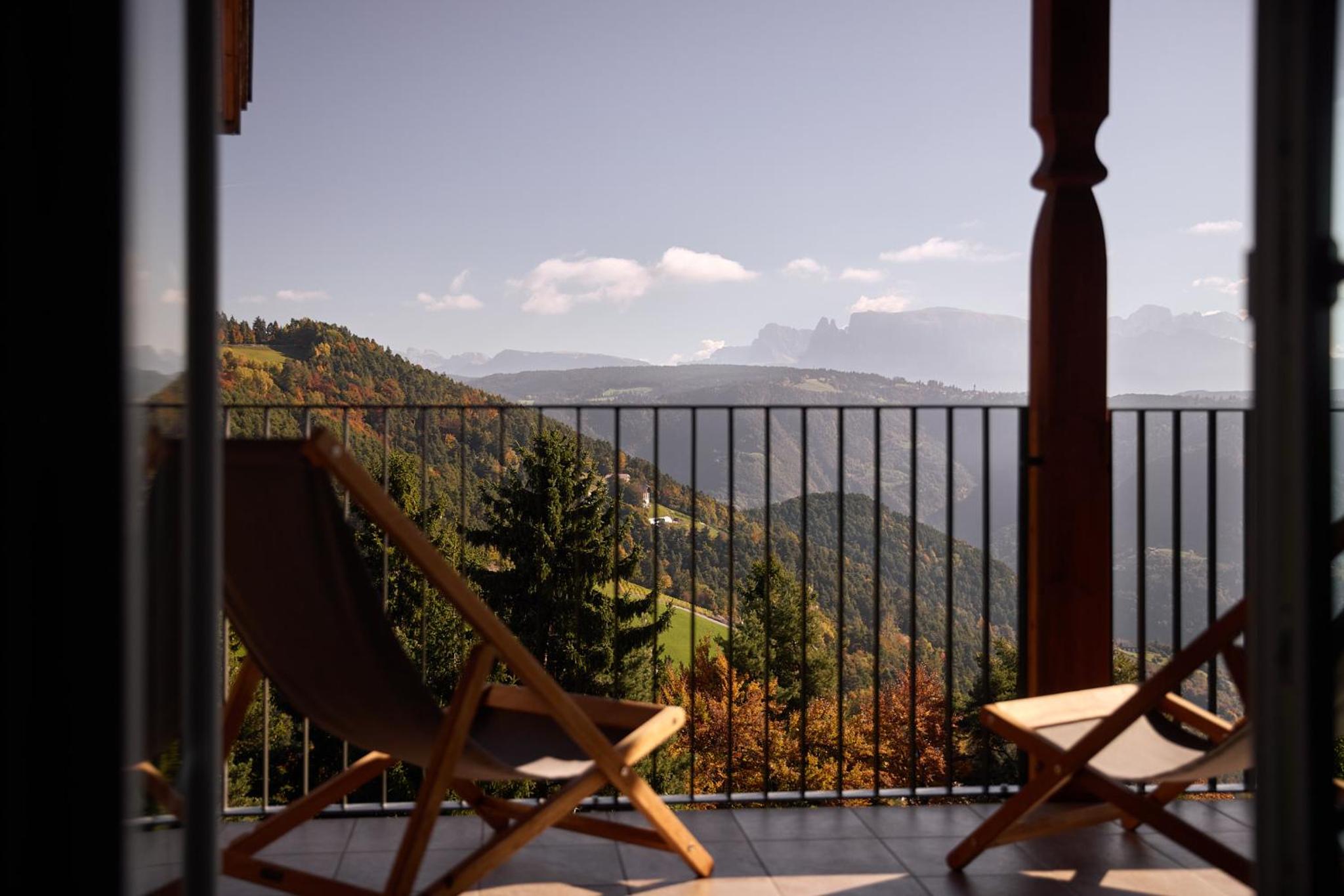 Deluxe Double Room with Balcony and Mountain View photo 3