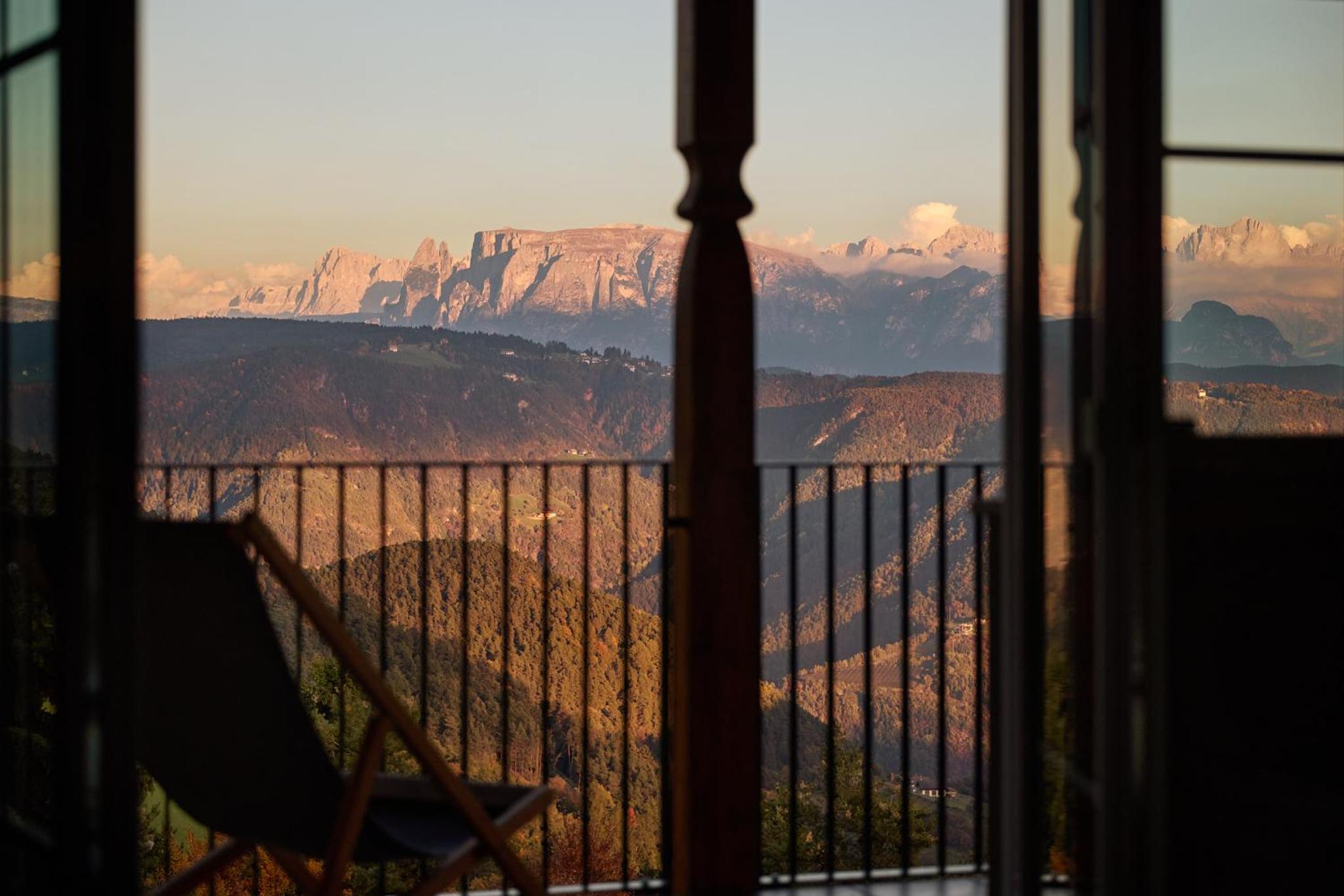 Superior King Room with Mountain View photo 1