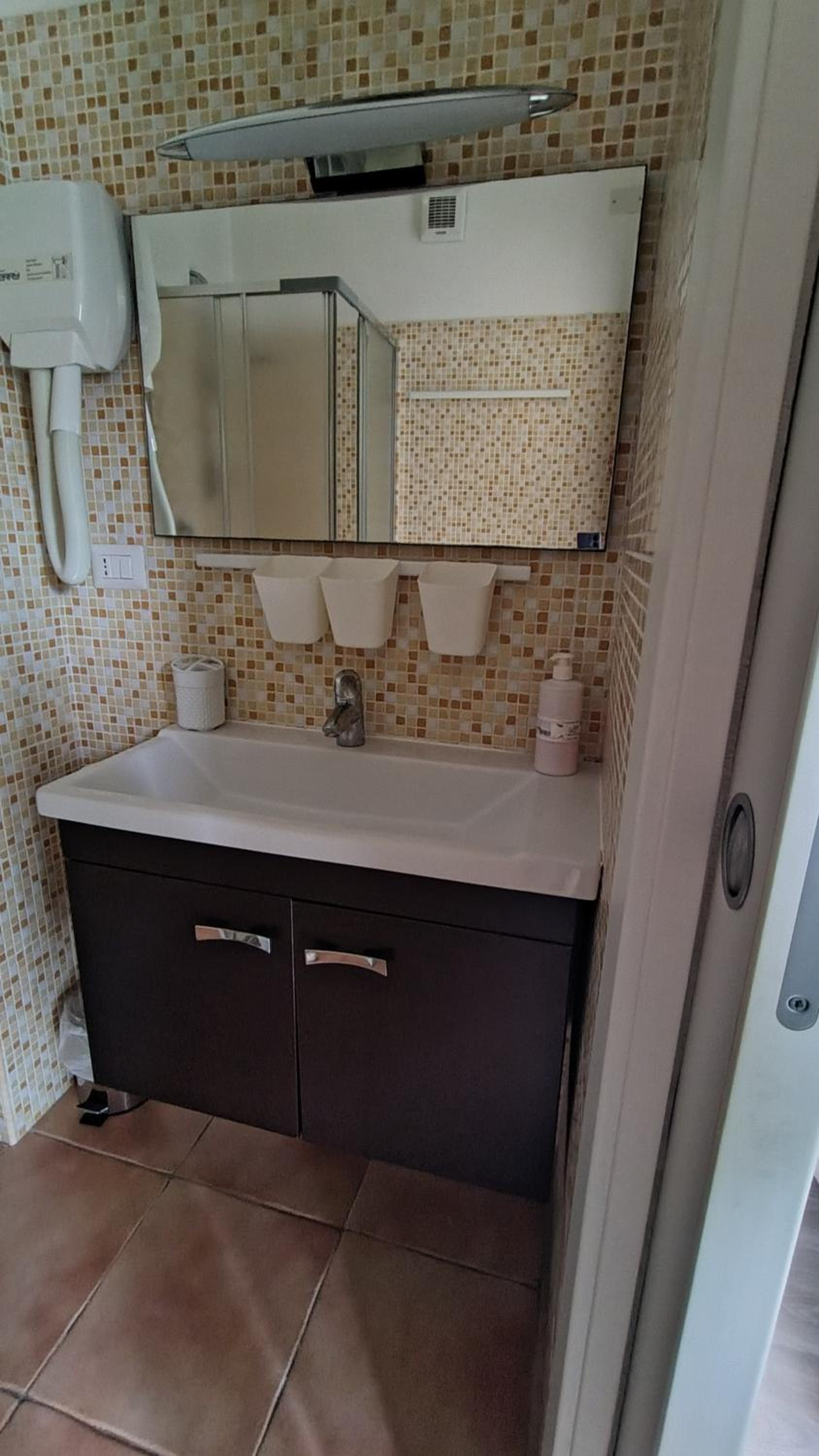 Large Double Room - Photo 1